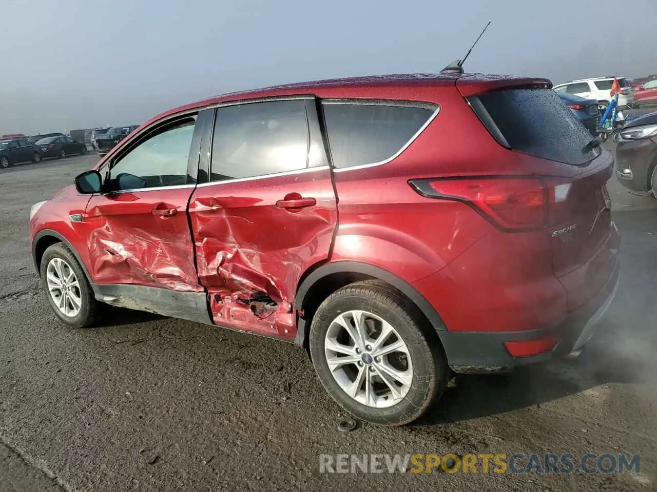2 fotografías del automóvil dañado 1FMCU0GD9KUC49057 FORD ESCAPE 2019