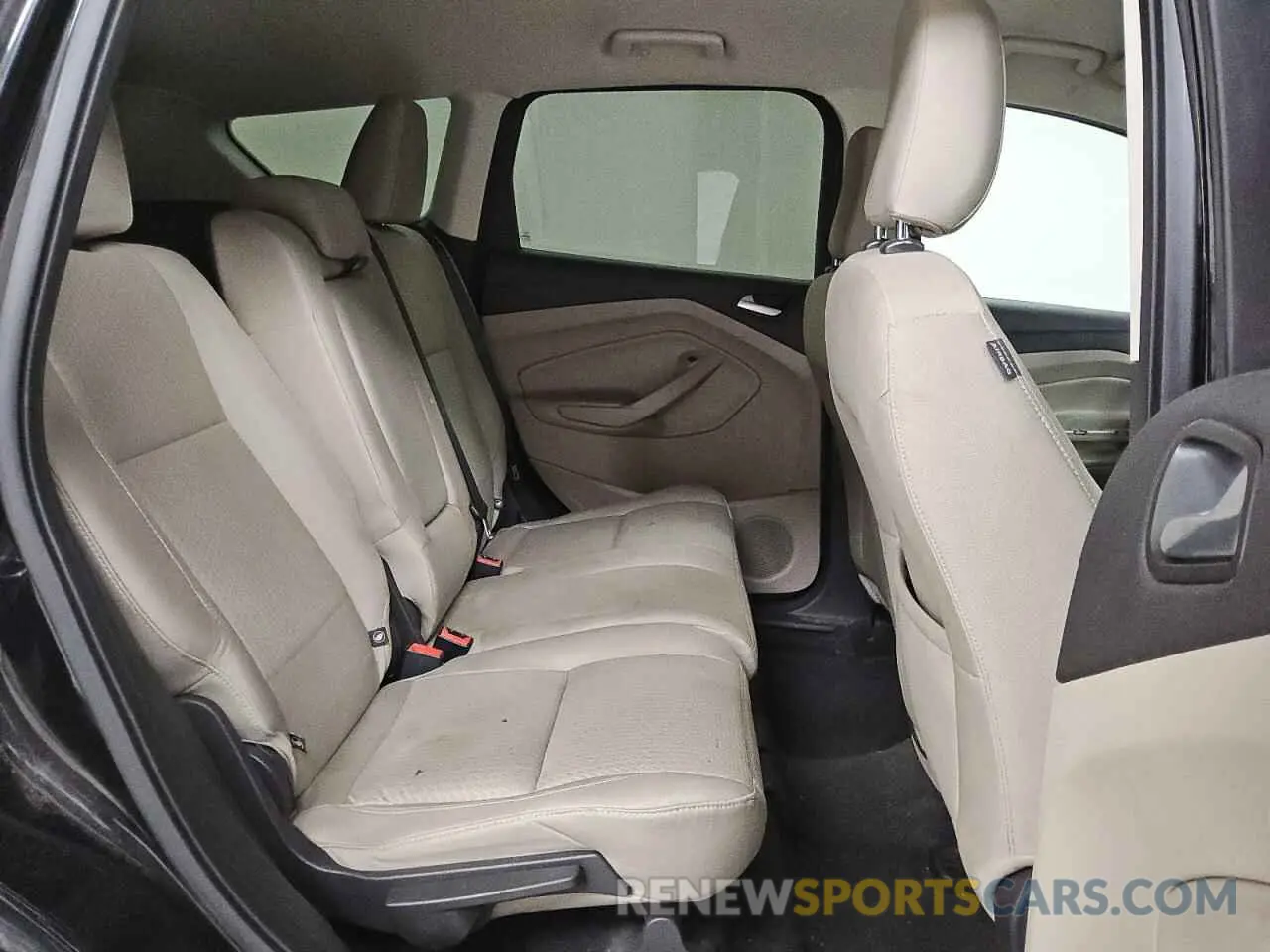 11 fotografías del automóvil dañado 1FMCU0GD9KUC52704 FORD ESCAPE 2019