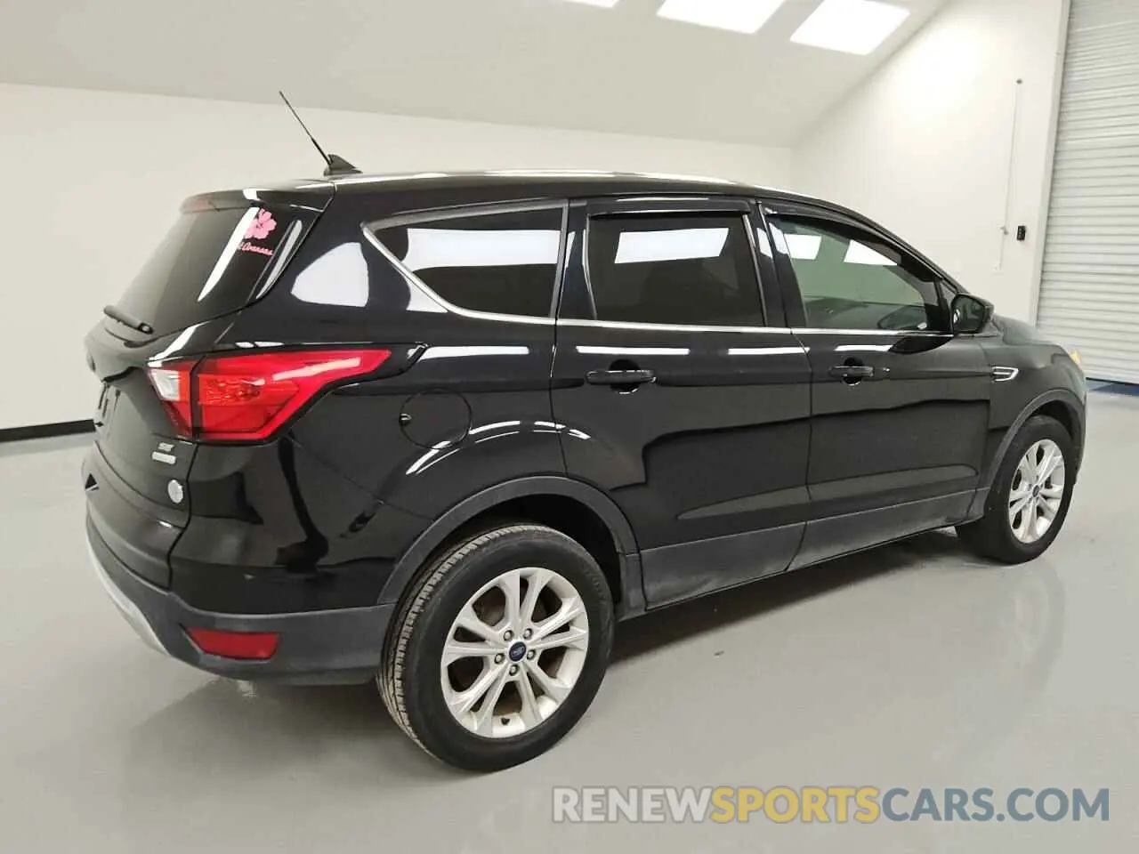 3 fotografías del automóvil dañado 1FMCU0GD9KUC52704 FORD ESCAPE 2019