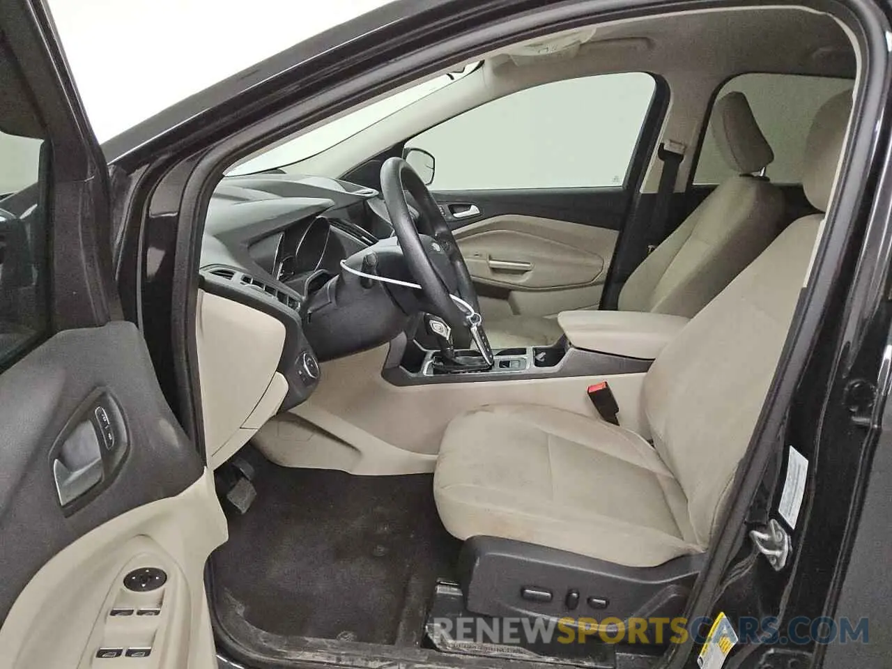 7 fotografías del automóvil dañado 1FMCU0GD9KUC52704 FORD ESCAPE 2019