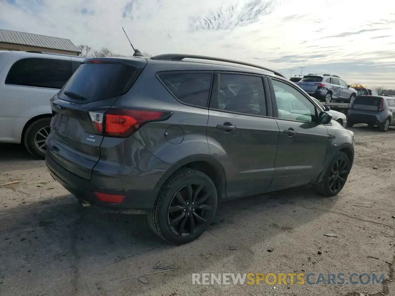 3 fotografías del automóvil dañado 1FMCU0GDXKUA46873 FORD ESCAPE 2019