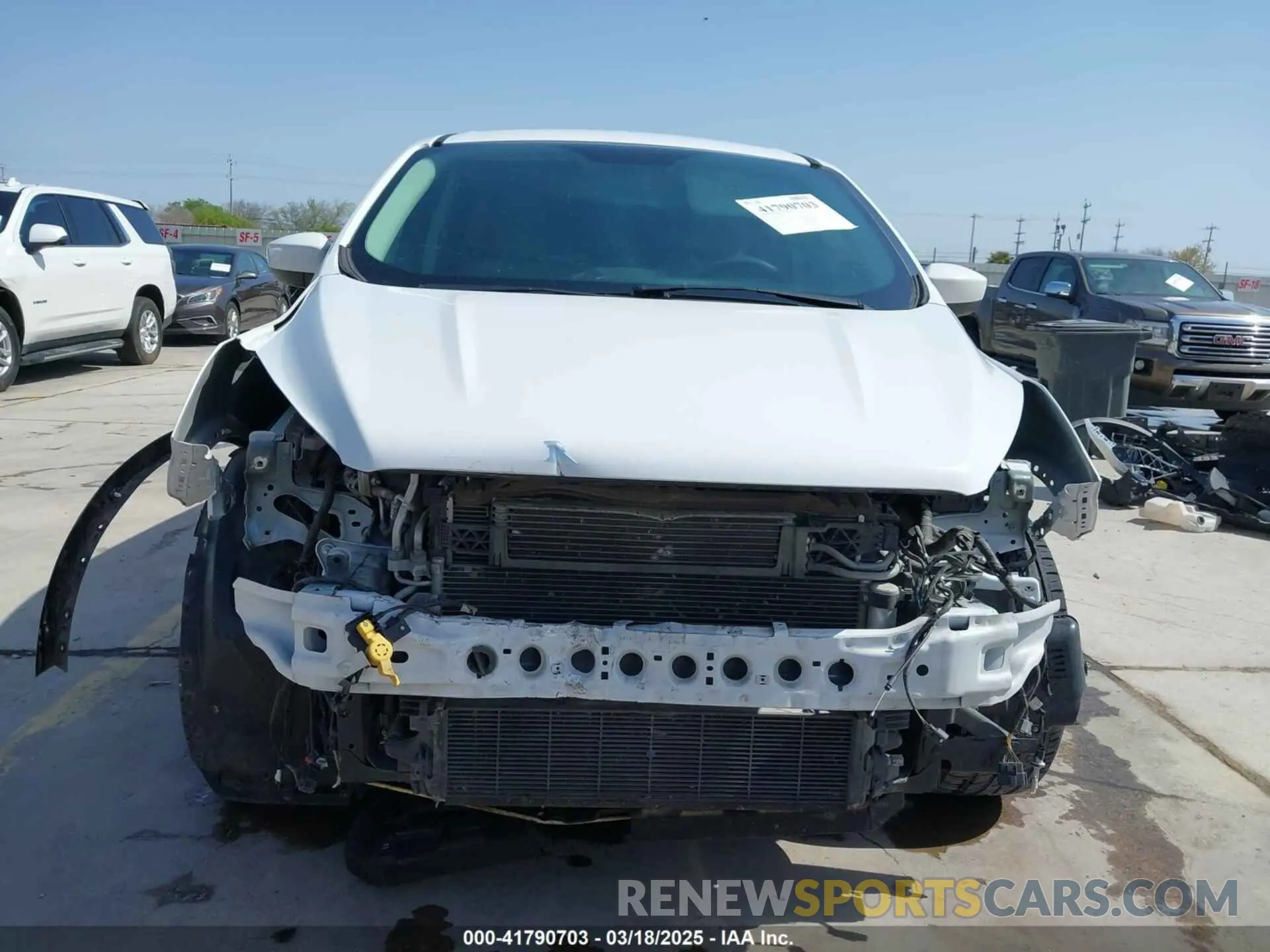 13 fotografías del automóvil dañado 1FMCU0GDXKUA53726 FORD ESCAPE 2019