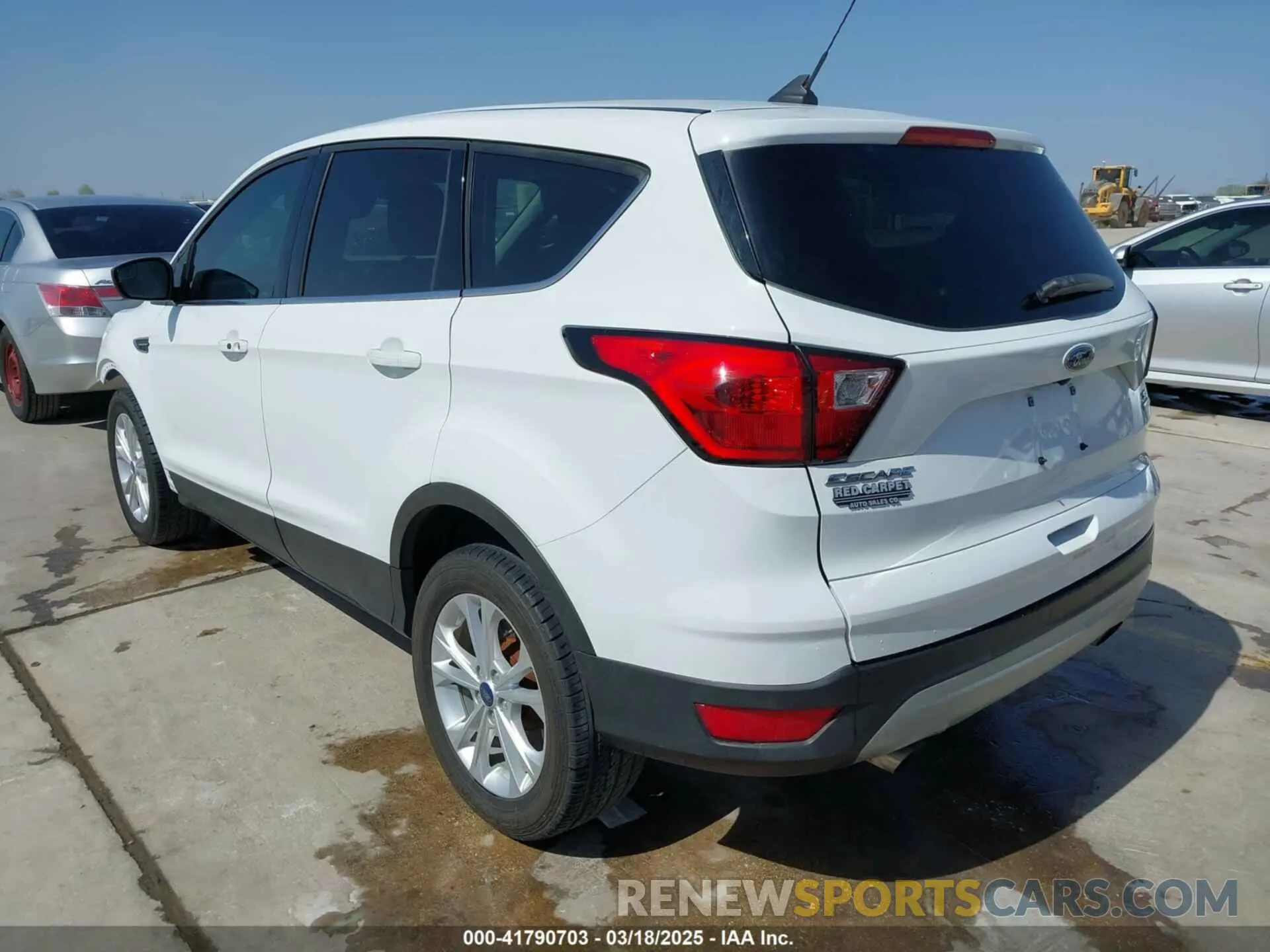 3 fotografías del automóvil dañado 1FMCU0GDXKUA53726 FORD ESCAPE 2019
