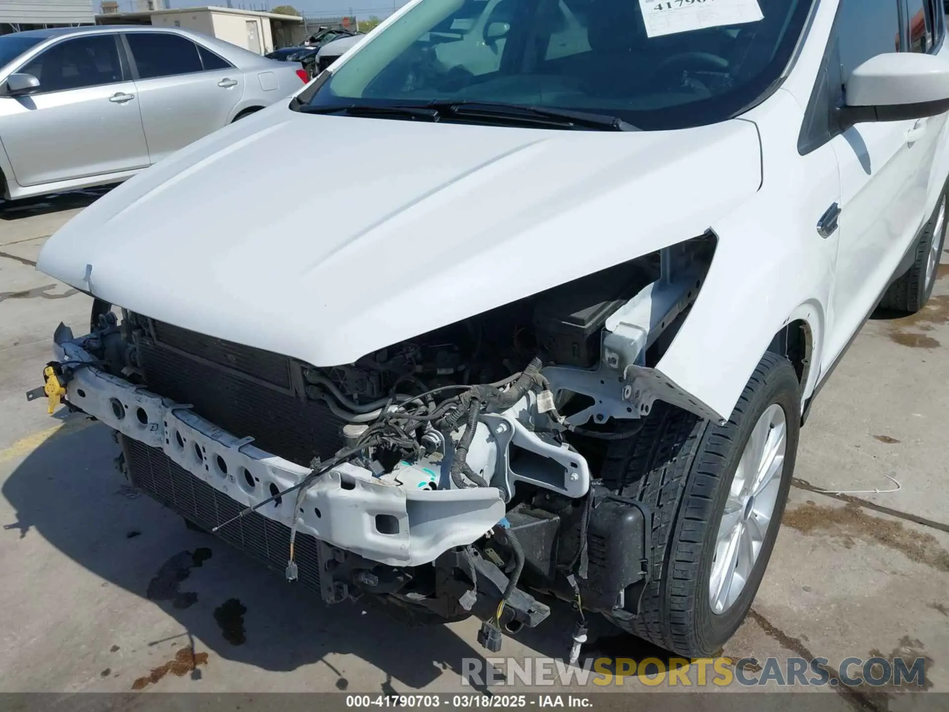 6 fotografías del automóvil dañado 1FMCU0GDXKUA53726 FORD ESCAPE 2019