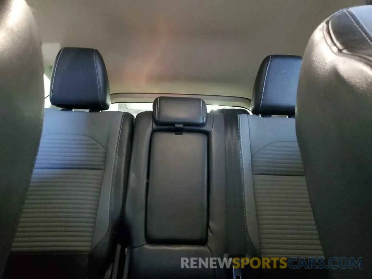 10 fotografías del automóvil dañado 1FMCU0GDXKUA64466 FORD ESCAPE 2019