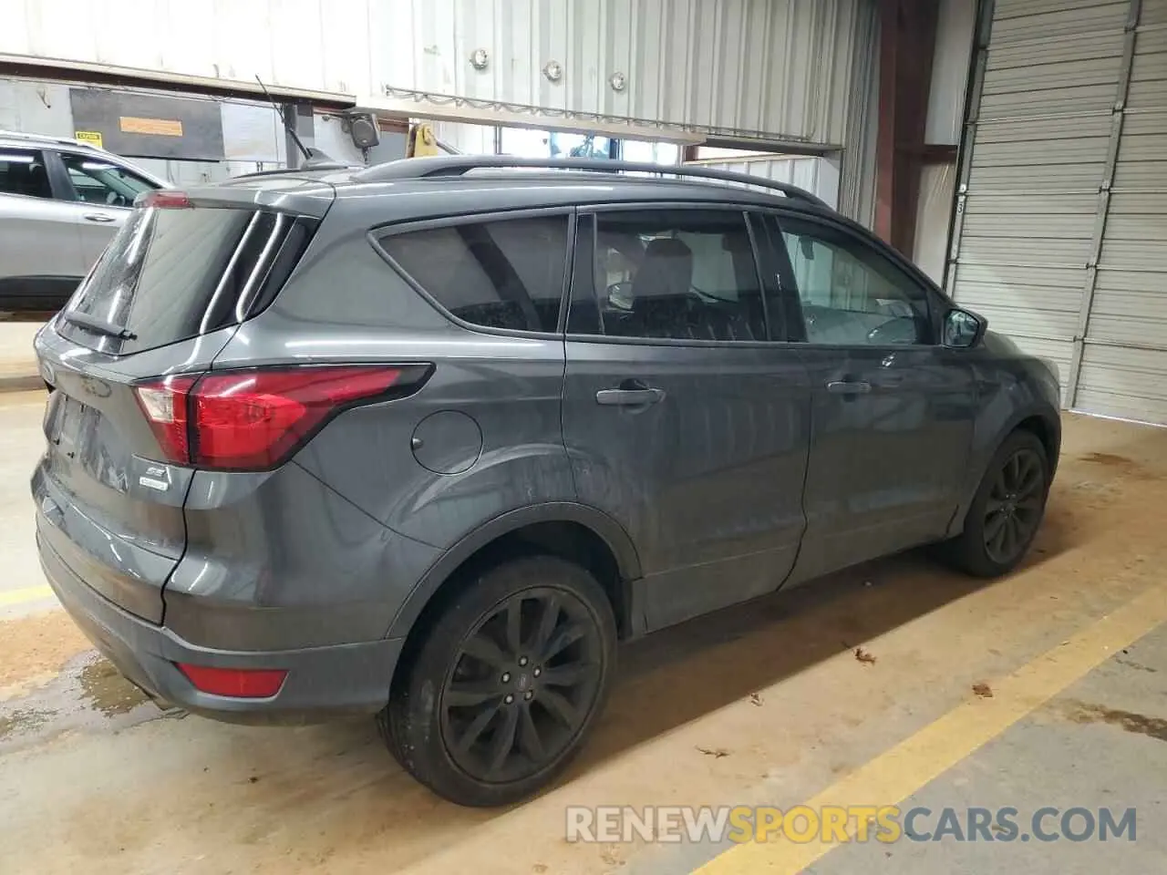3 fotografías del automóvil dañado 1FMCU0GDXKUA64466 FORD ESCAPE 2019