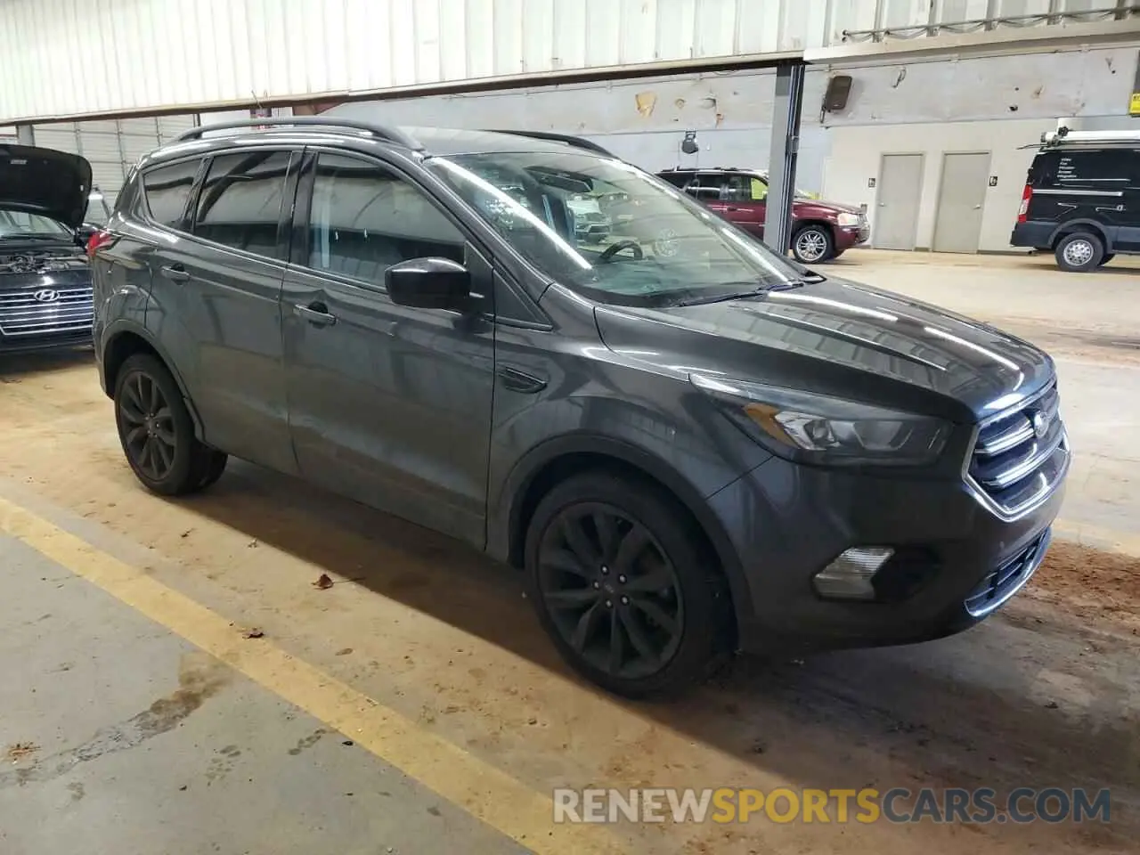 4 fotografías del automóvil dañado 1FMCU0GDXKUA64466 FORD ESCAPE 2019