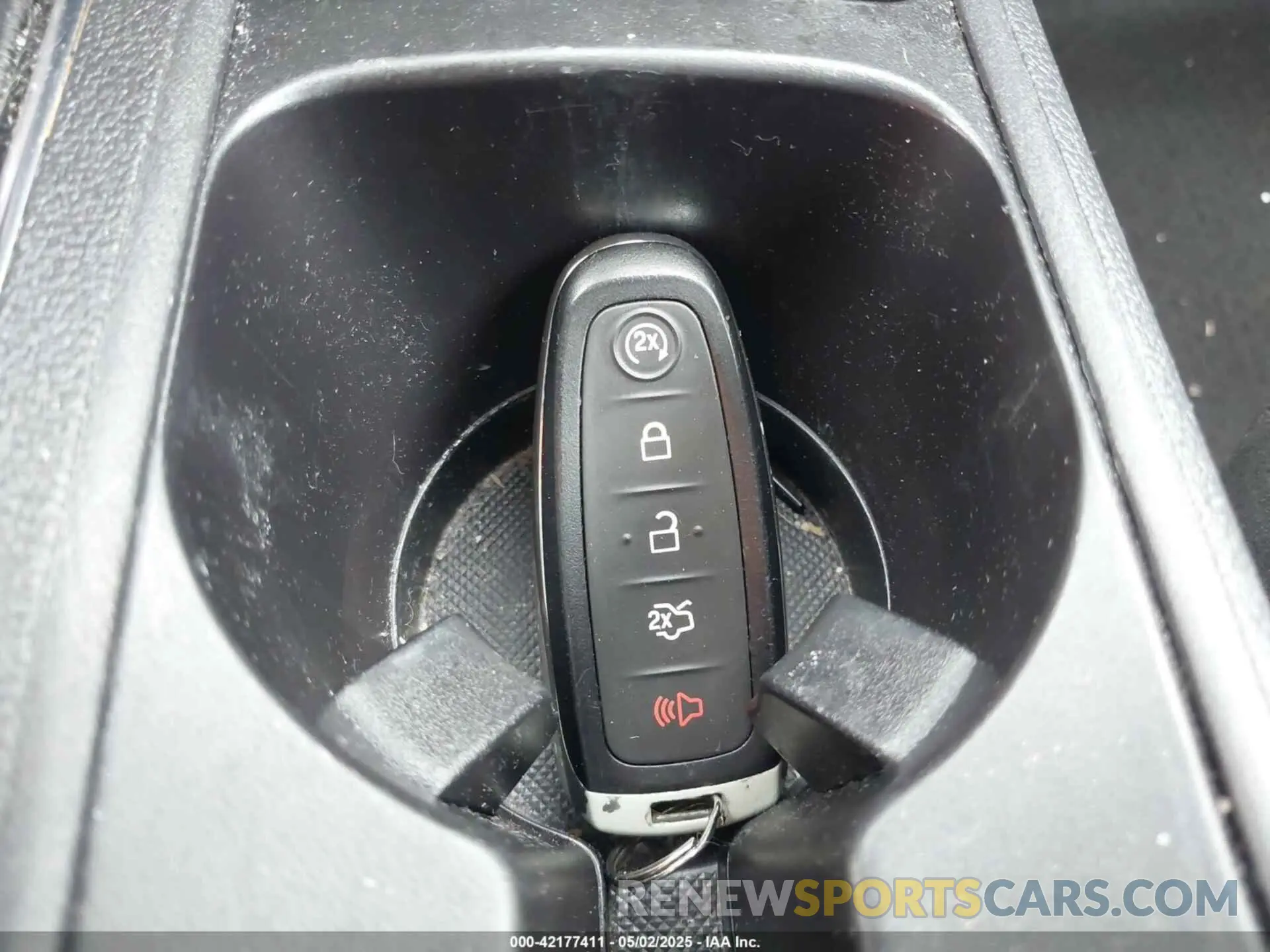 11 fotografías del automóvil dañado 1FMCU0GDXKUB81786 FORD ESCAPE 2019