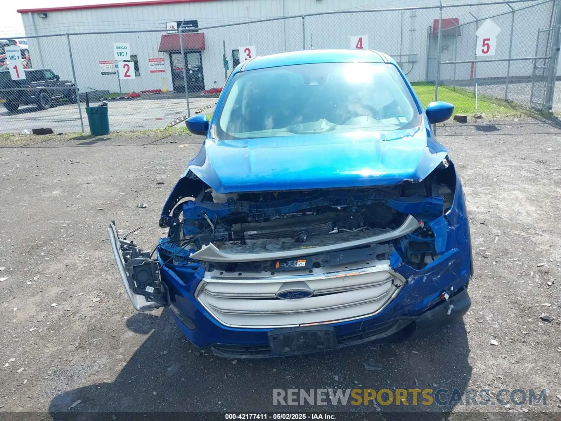 12 fotografías del automóvil dañado 1FMCU0GDXKUB81786 FORD ESCAPE 2019