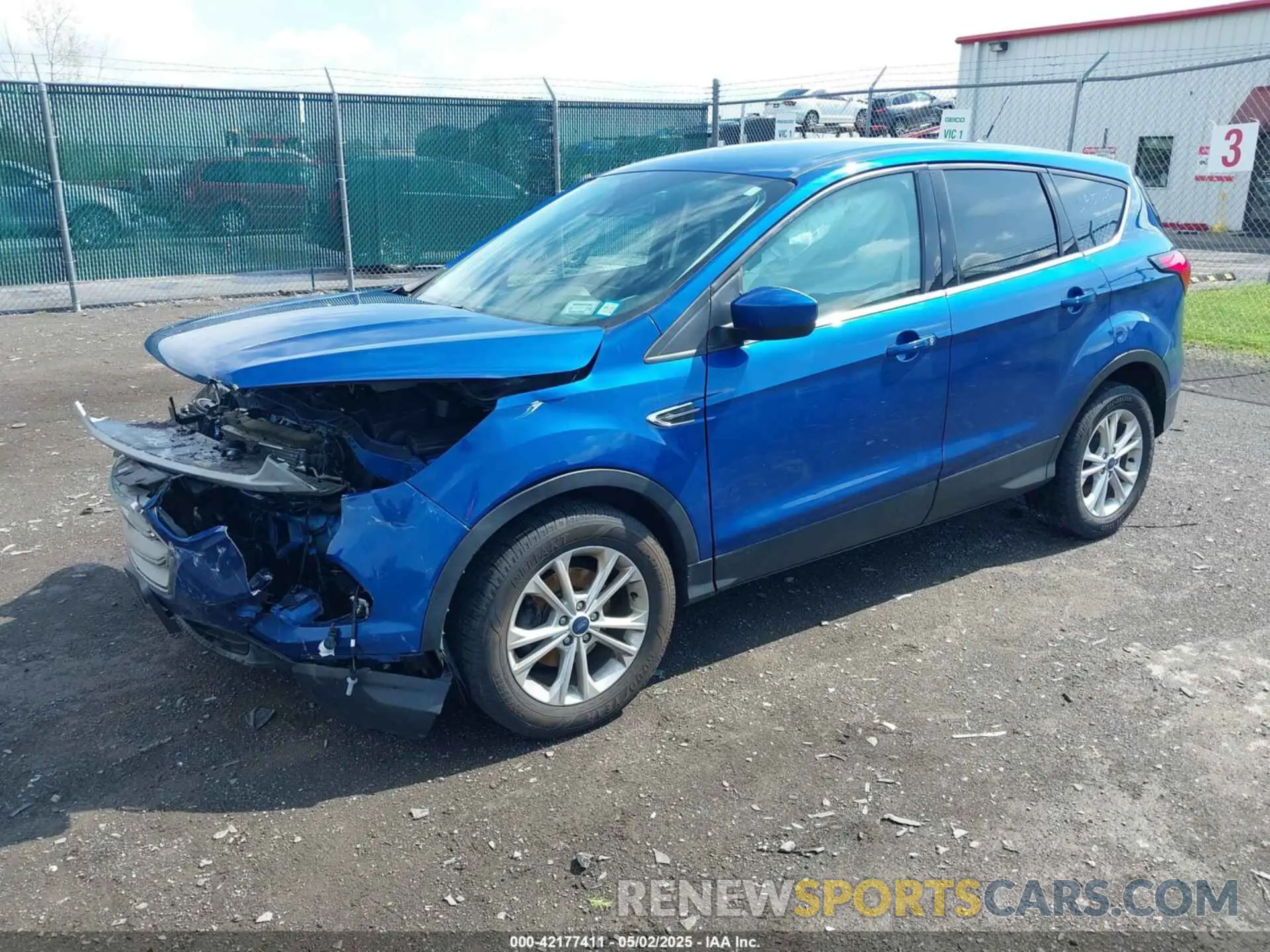 2 fotografías del automóvil dañado 1FMCU0GDXKUB81786 FORD ESCAPE 2019