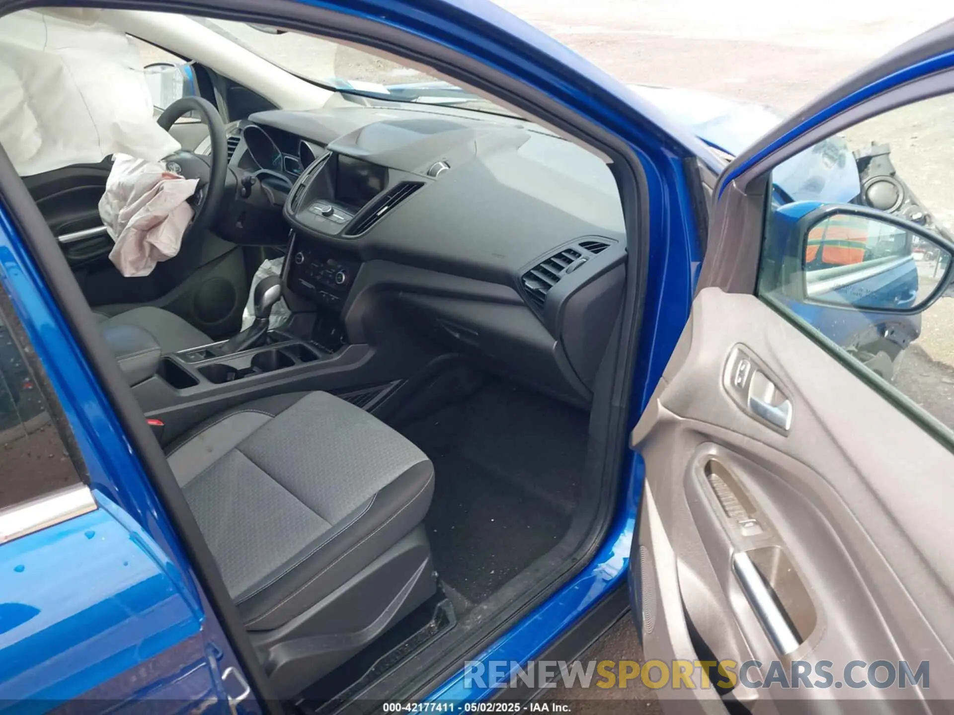 5 fotografías del automóvil dañado 1FMCU0GDXKUB81786 FORD ESCAPE 2019