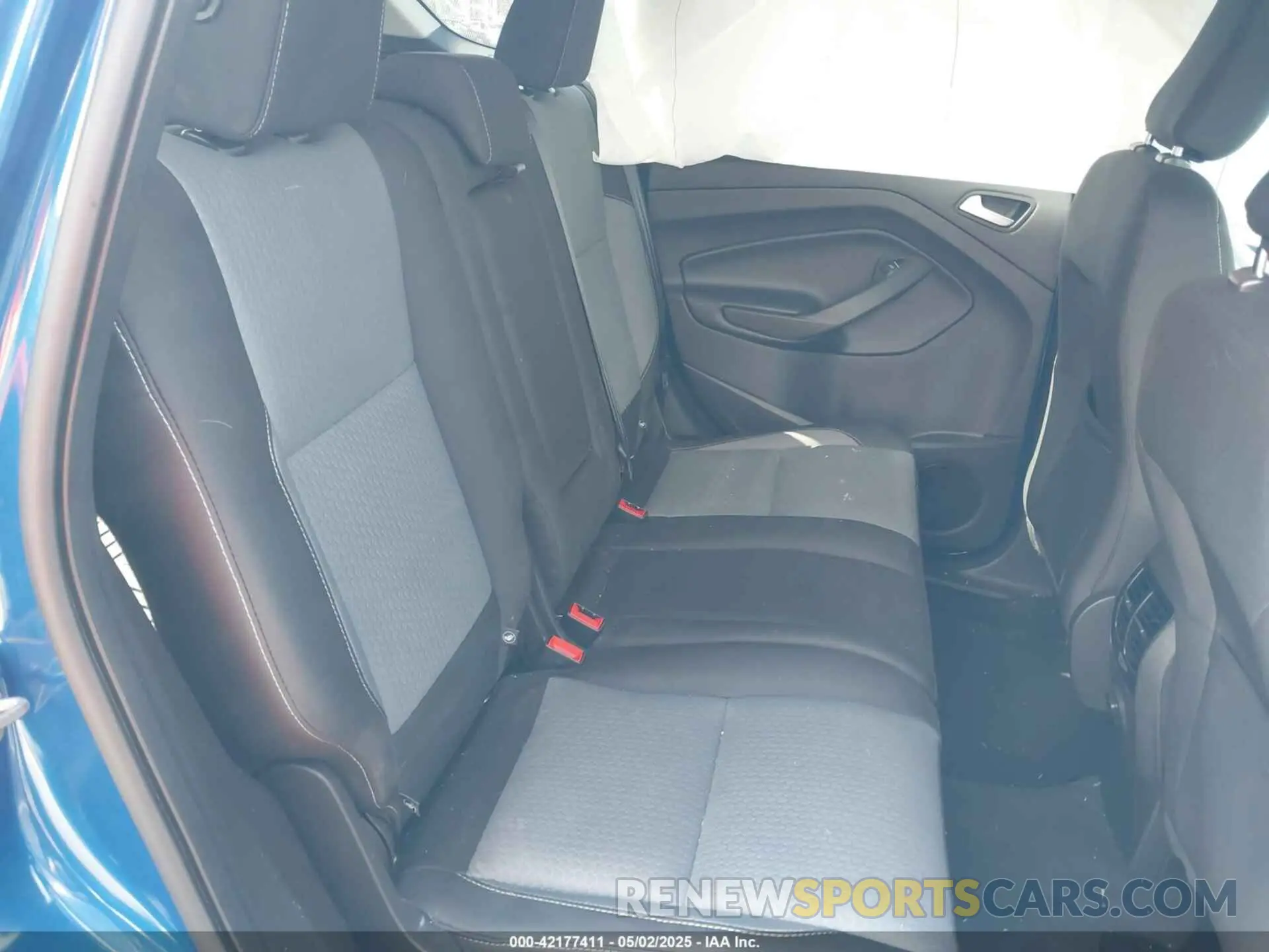 8 fotografías del automóvil dañado 1FMCU0GDXKUB81786 FORD ESCAPE 2019
