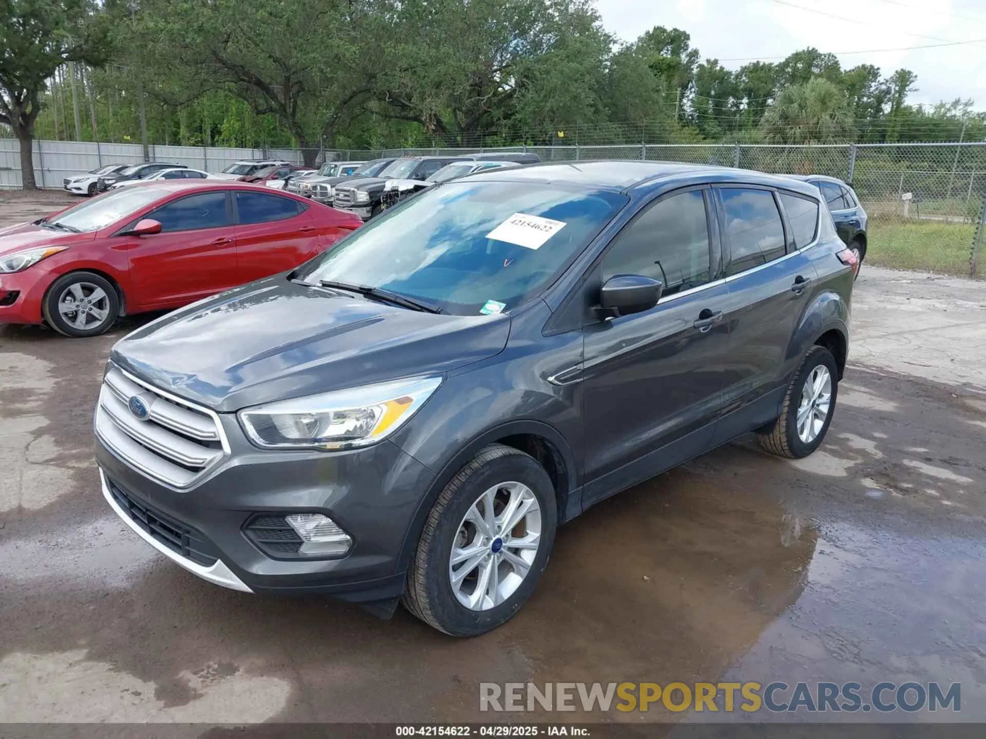2 fotografías del automóvil dañado 1FMCU0GDXKUB95350 FORD ESCAPE 2019
