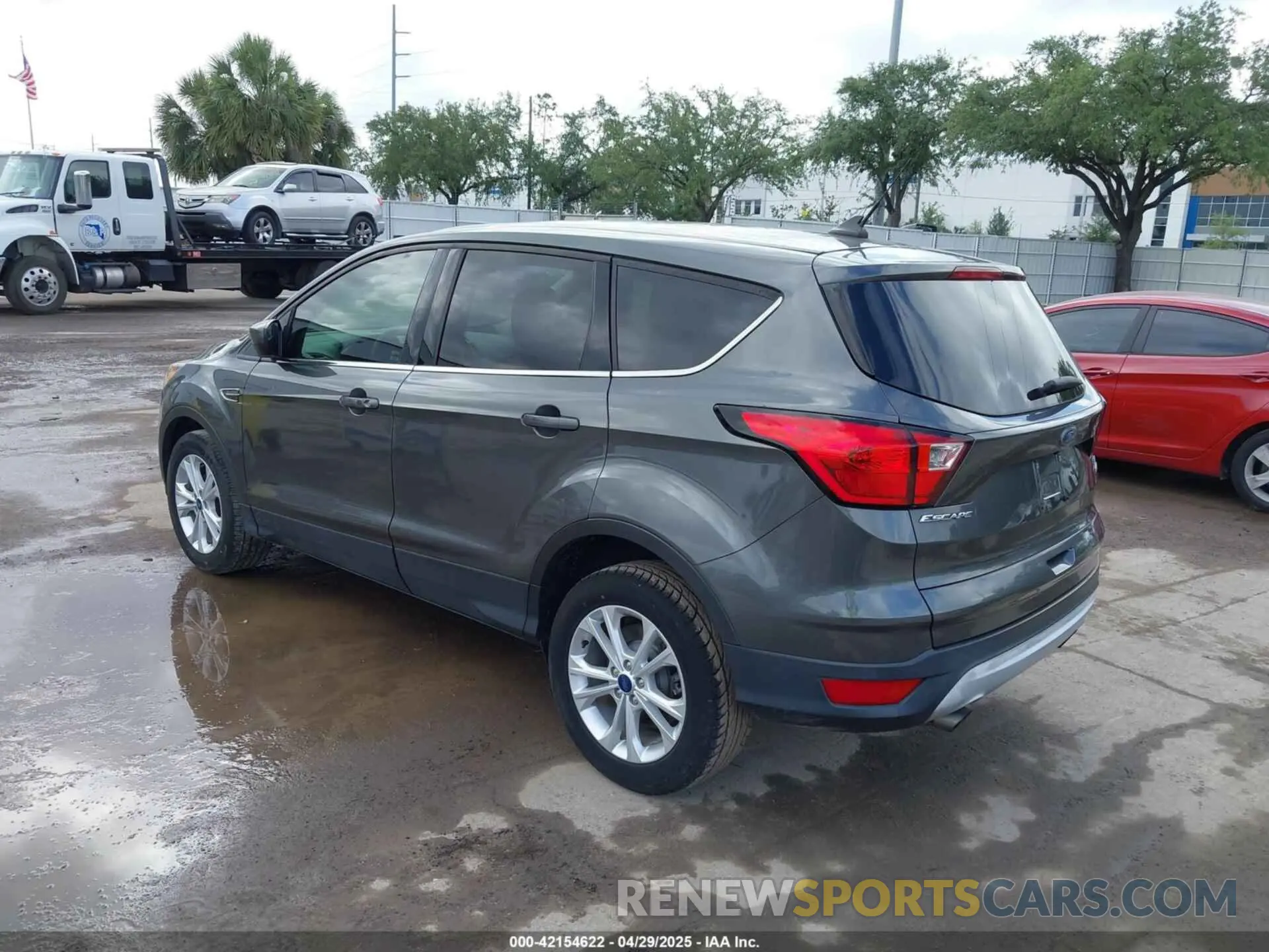 3 fotografías del automóvil dañado 1FMCU0GDXKUB95350 FORD ESCAPE 2019