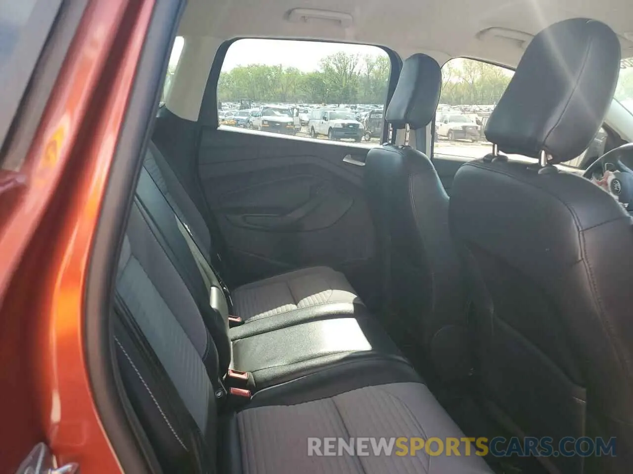 10 fotografías del automóvil dañado 1FMCU0GDXKUC52985 FORD ESCAPE 2019