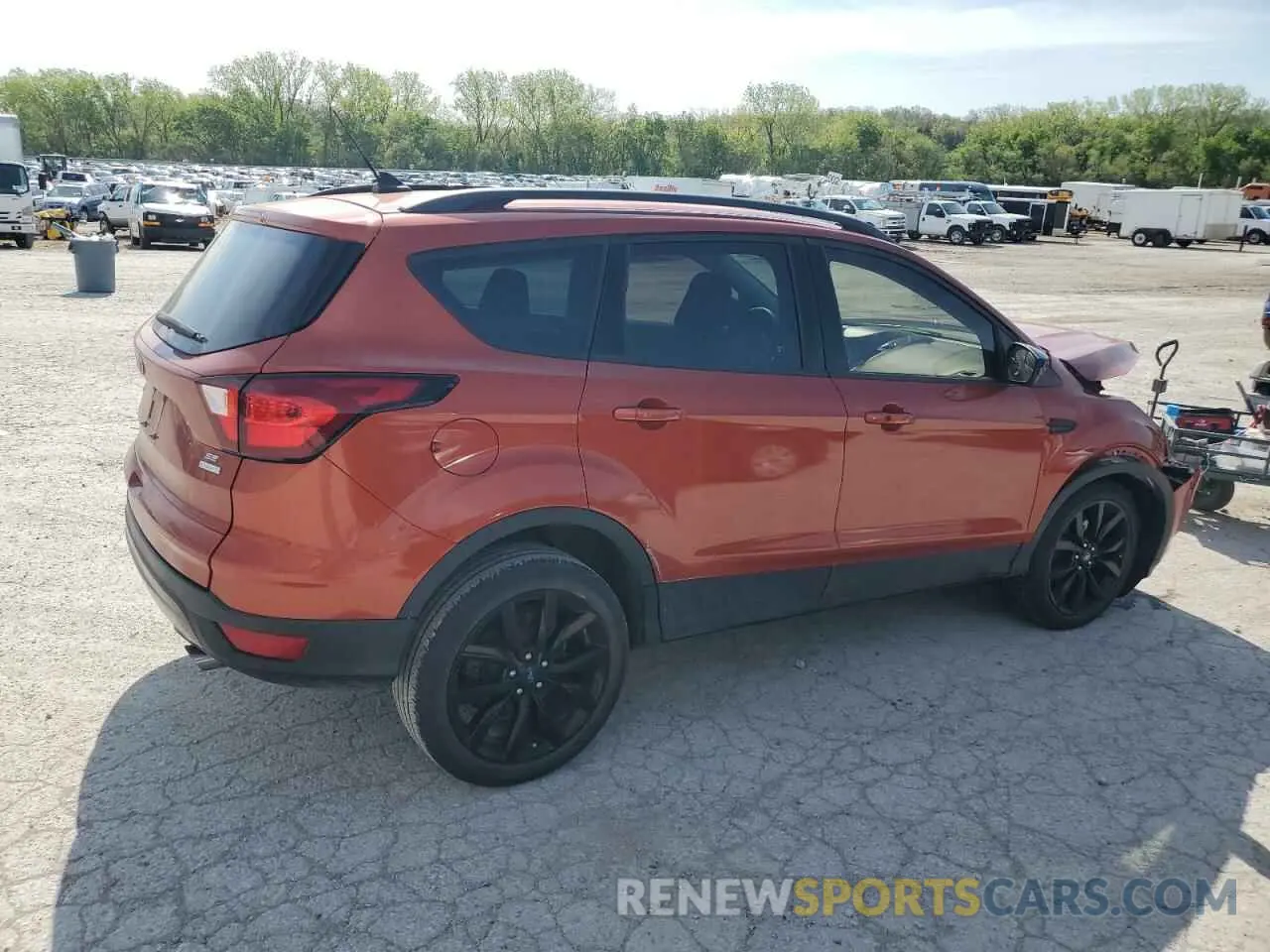3 fotografías del automóvil dañado 1FMCU0GDXKUC52985 FORD ESCAPE 2019