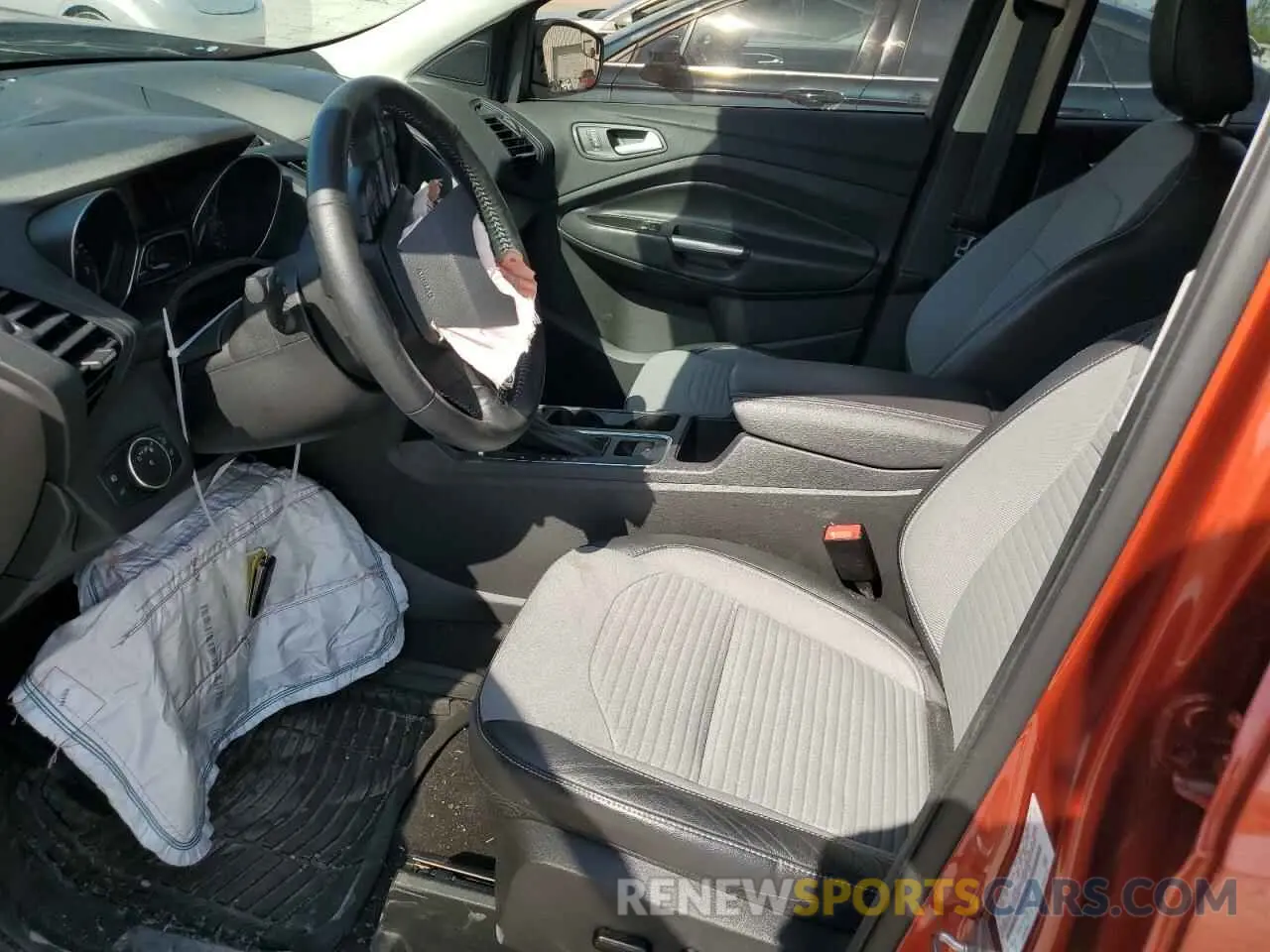 7 fotografías del automóvil dañado 1FMCU0GDXKUC52985 FORD ESCAPE 2019