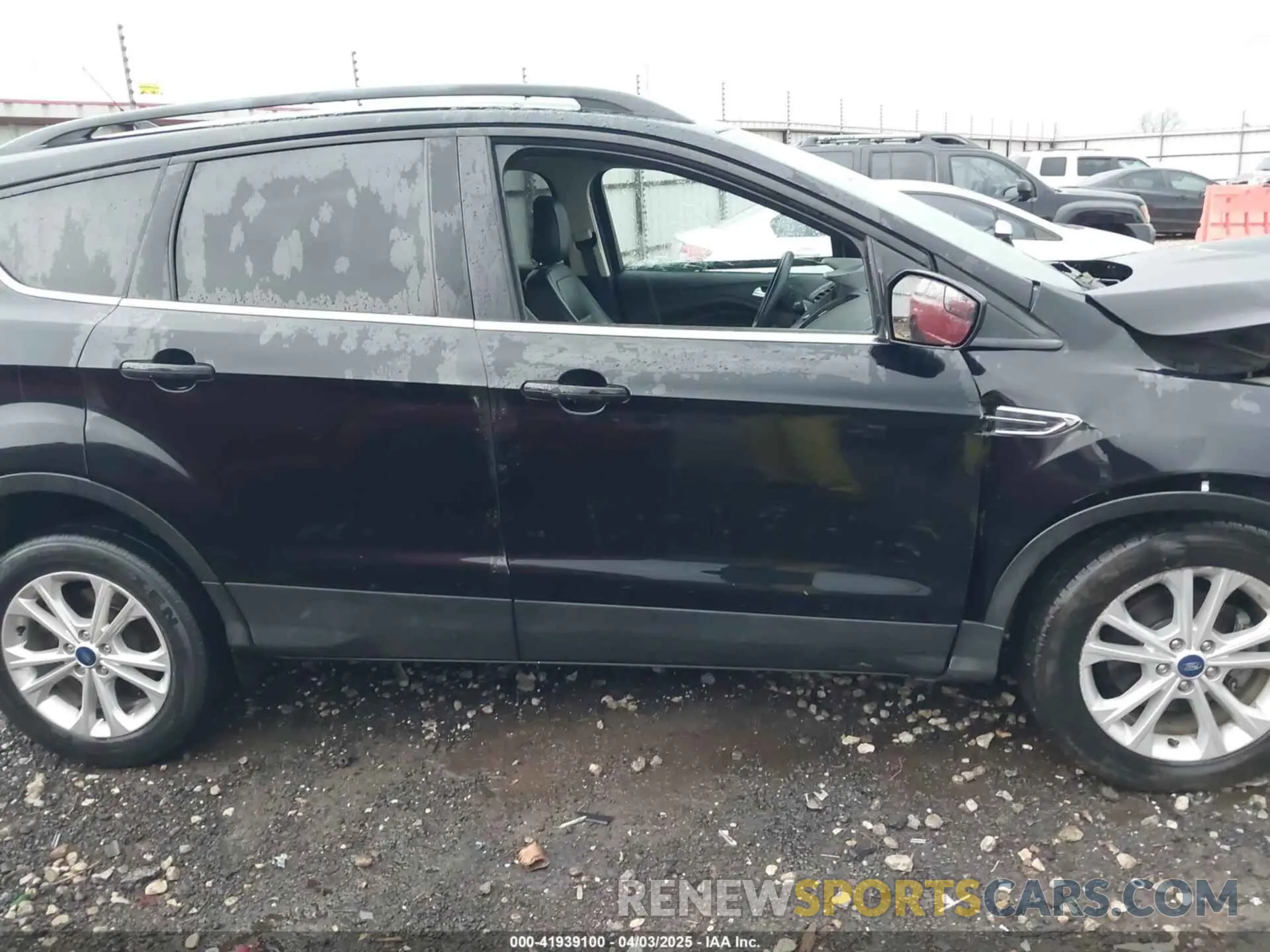 14 fotografías del automóvil dañado 1FMCU0HD0KUA50333 FORD ESCAPE 2019