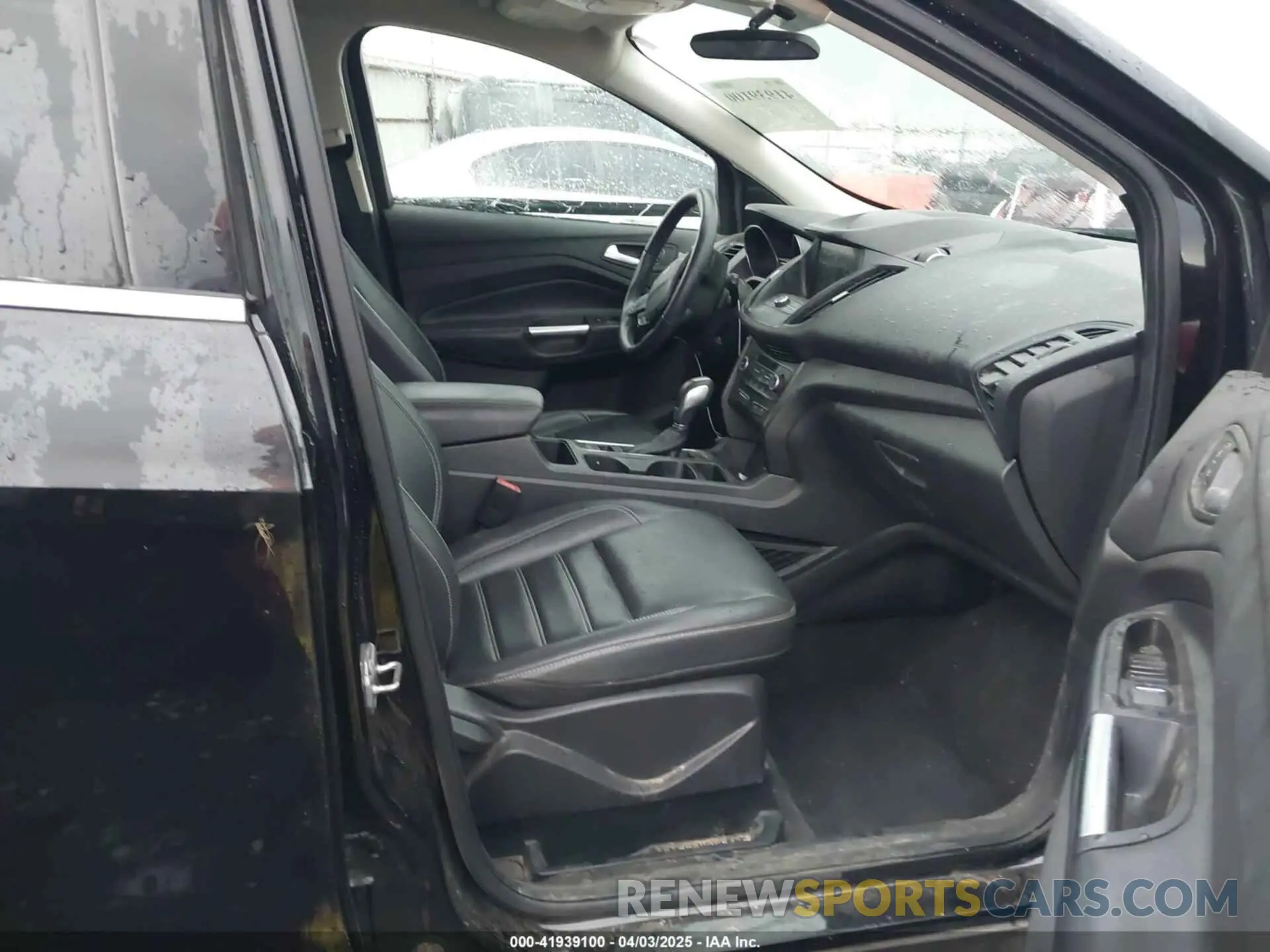 5 fotografías del automóvil dañado 1FMCU0HD0KUA50333 FORD ESCAPE 2019
