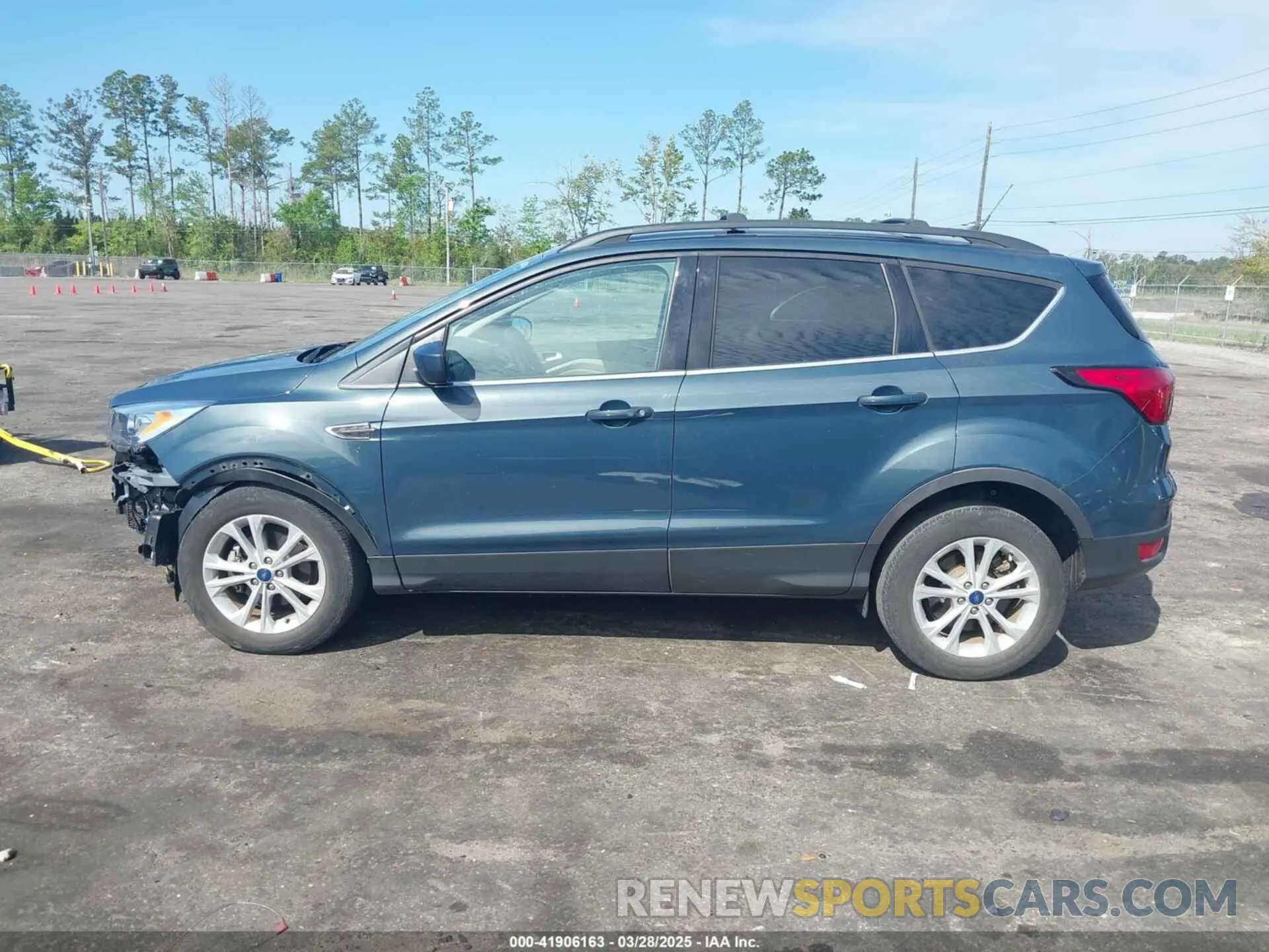 14 fotografías del automóvil dañado 1FMCU0HD0KUA50526 FORD ESCAPE 2019