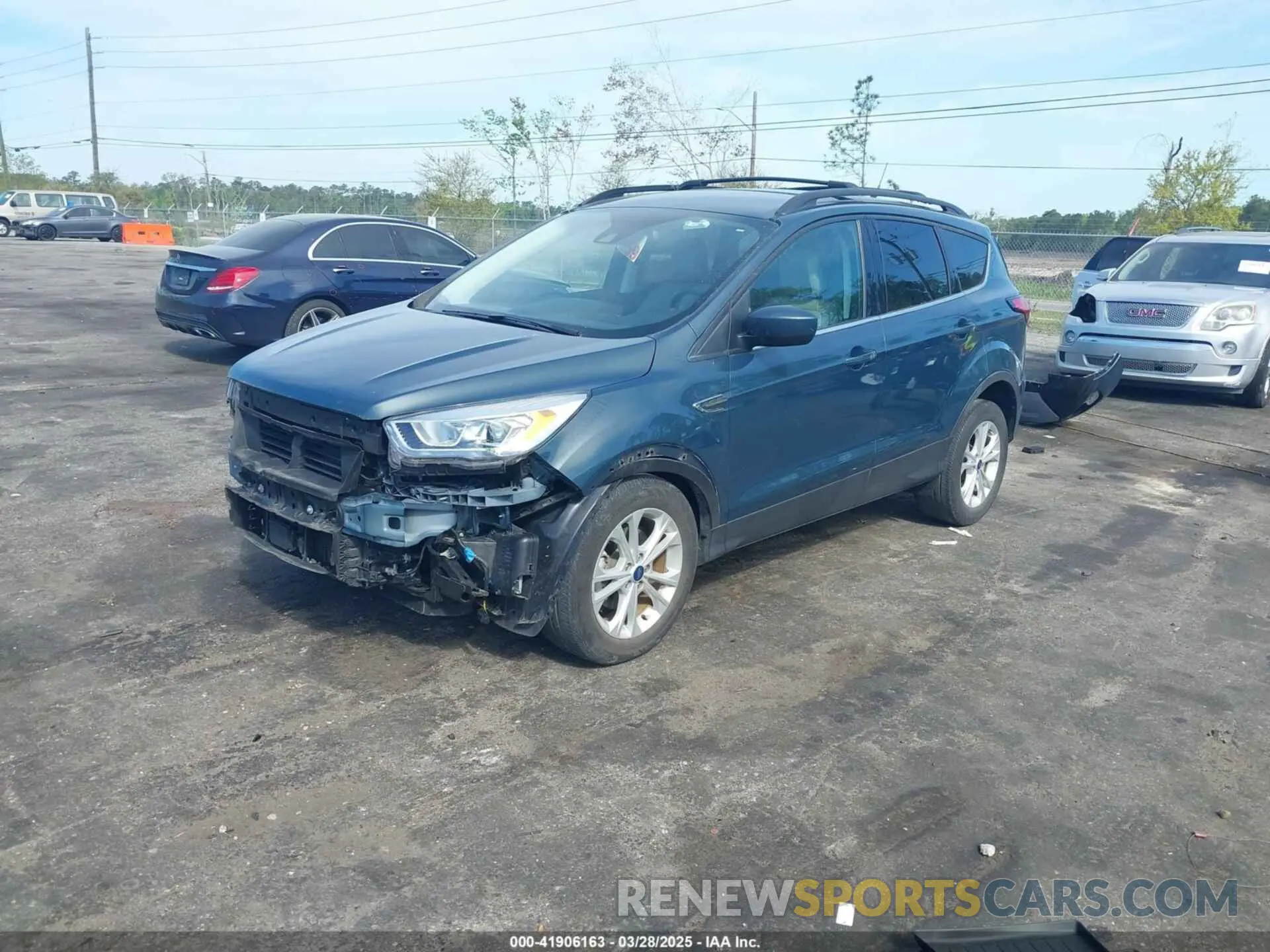 2 fotografías del automóvil dañado 1FMCU0HD0KUA50526 FORD ESCAPE 2019