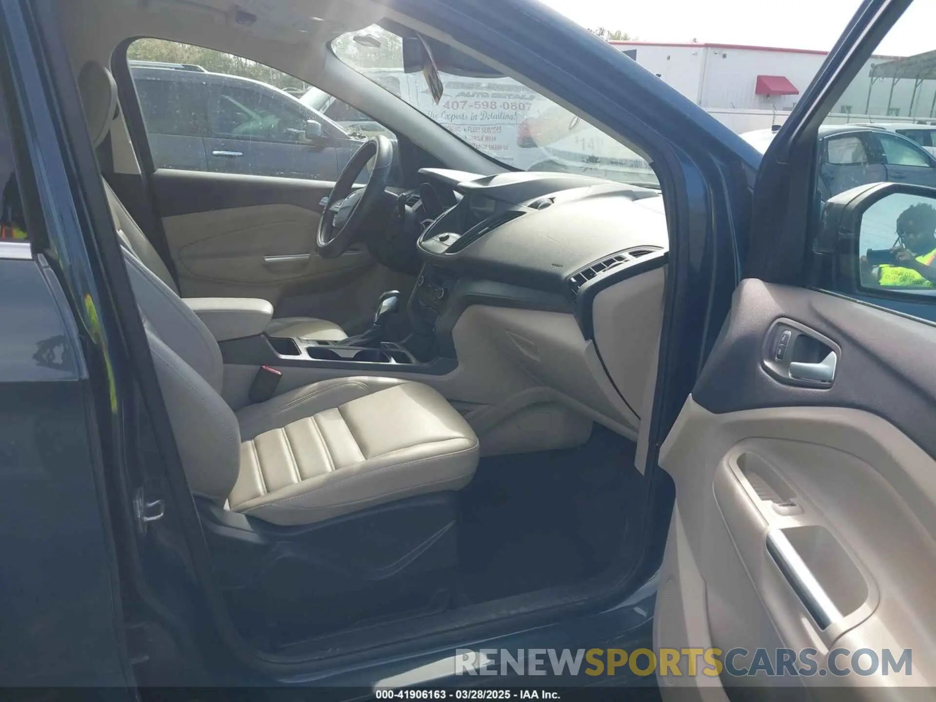 5 fotografías del automóvil dañado 1FMCU0HD0KUA50526 FORD ESCAPE 2019
