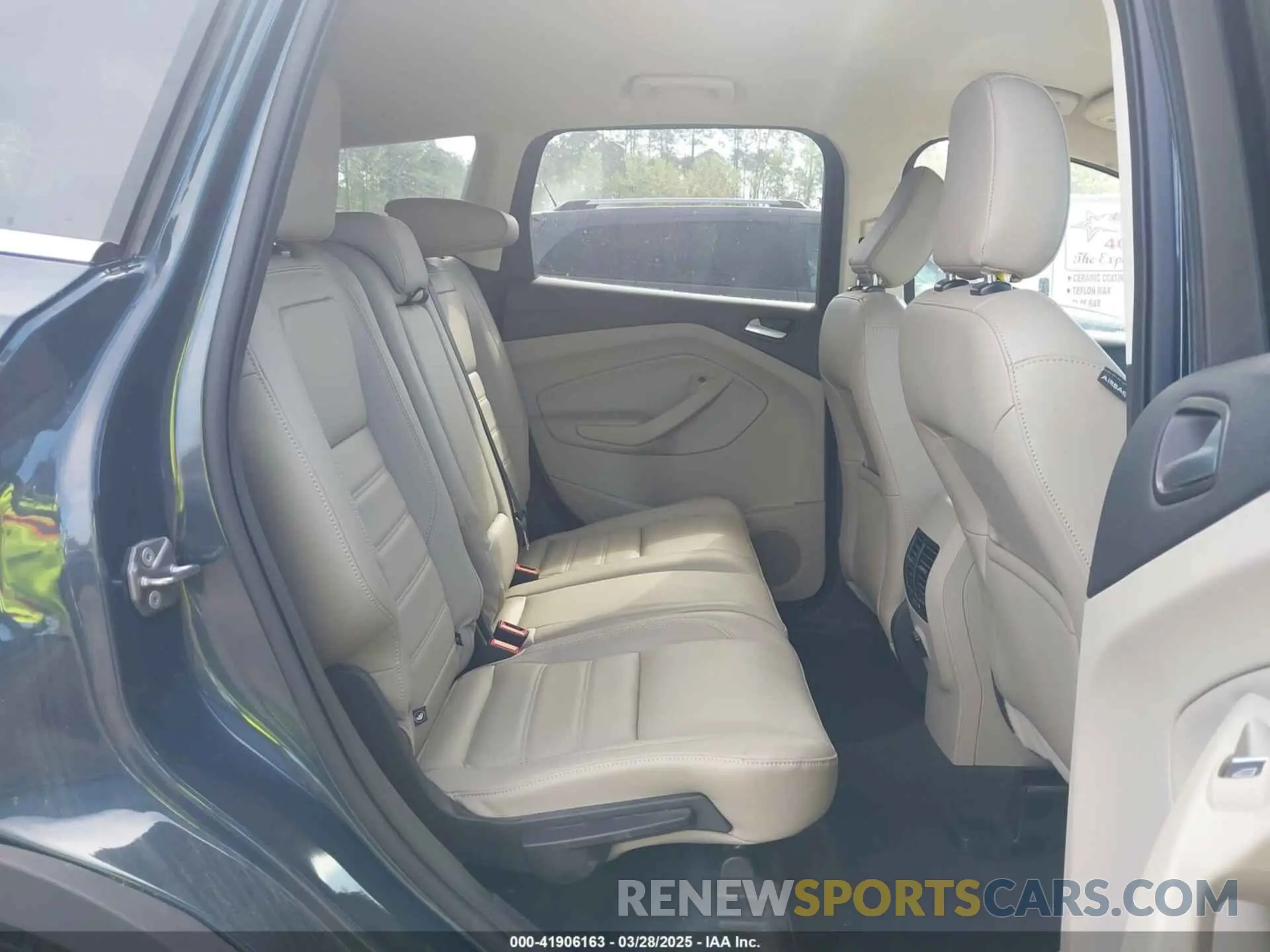 8 fotografías del automóvil dañado 1FMCU0HD0KUA50526 FORD ESCAPE 2019