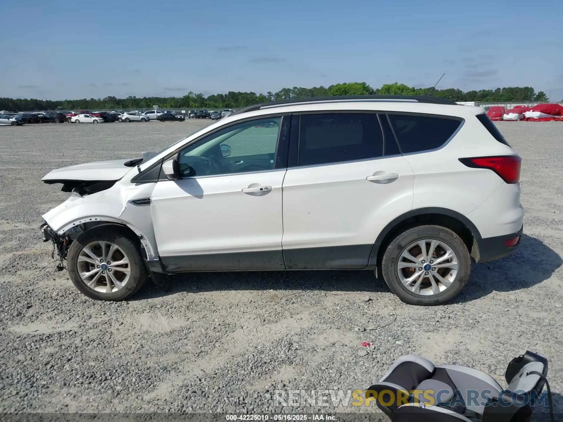 14 fotografías del automóvil dañado 1FMCU0HD1KUB76409 FORD ESCAPE 2019