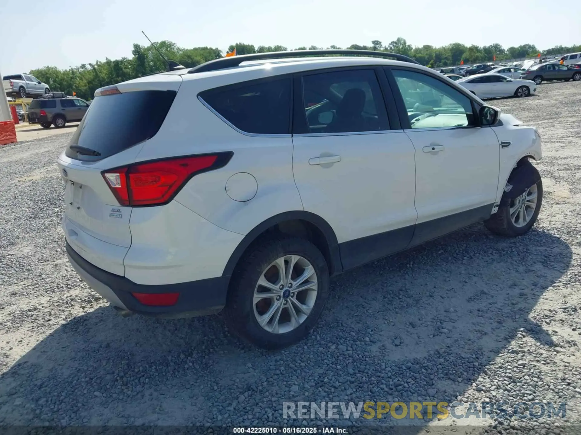 4 fotografías del automóvil dañado 1FMCU0HD1KUB76409 FORD ESCAPE 2019