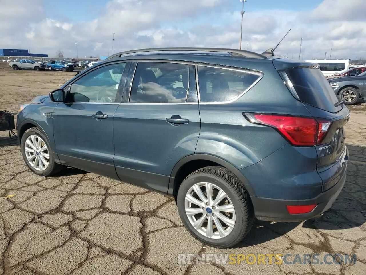 2 fotografías del automóvil dañado 1FMCU0HD1KUC56647 FORD ESCAPE 2019