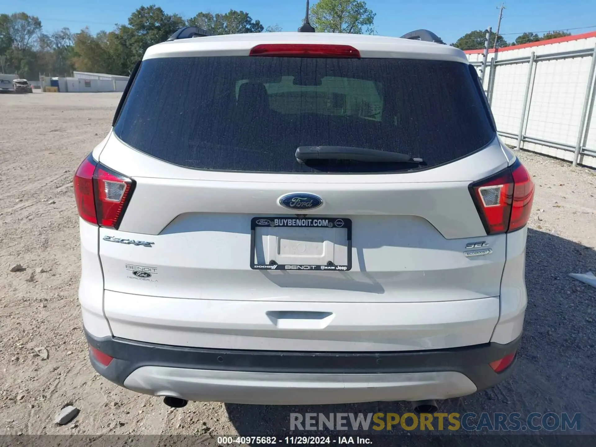 17 fotografías del automóvil dañado 1FMCU0HD3KUB94667 FORD ESCAPE 2019
