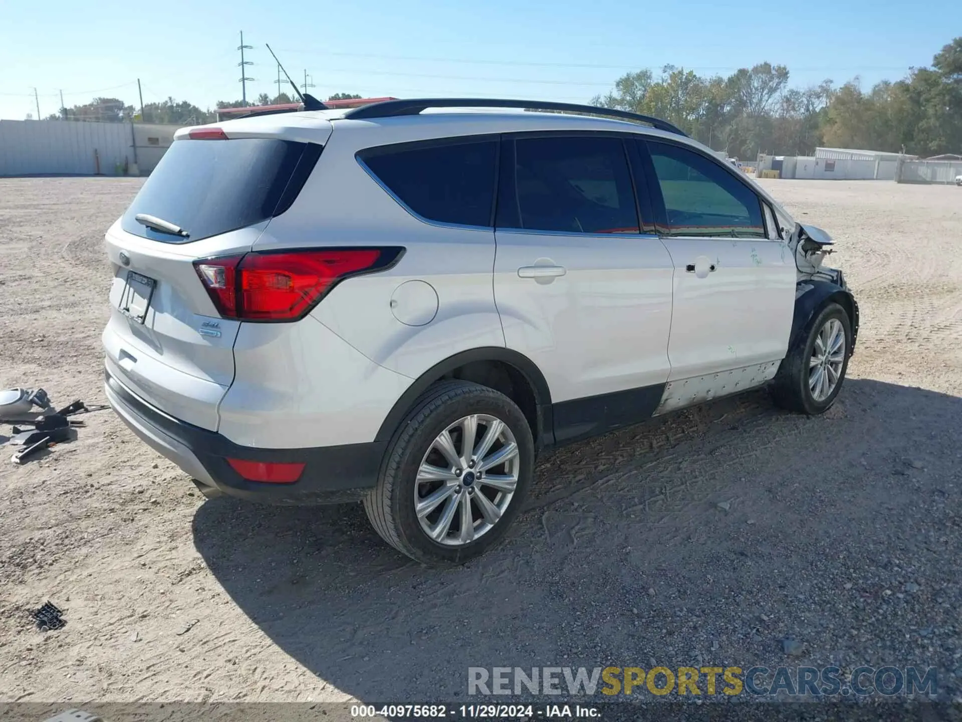 4 fotografías del automóvil dañado 1FMCU0HD3KUB94667 FORD ESCAPE 2019