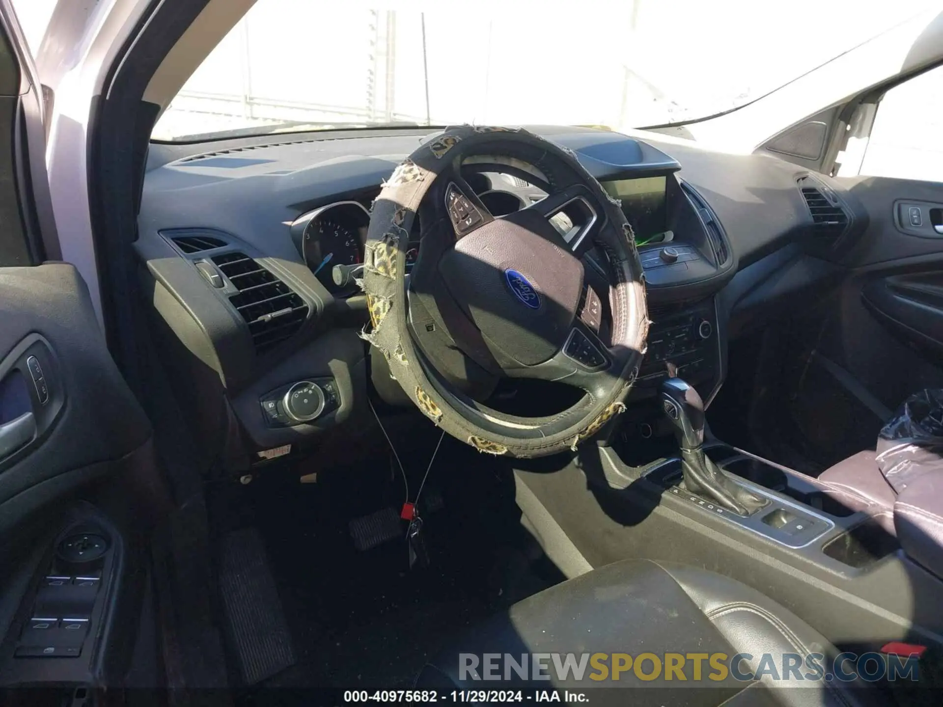 5 fotografías del automóvil dañado 1FMCU0HD3KUB94667 FORD ESCAPE 2019