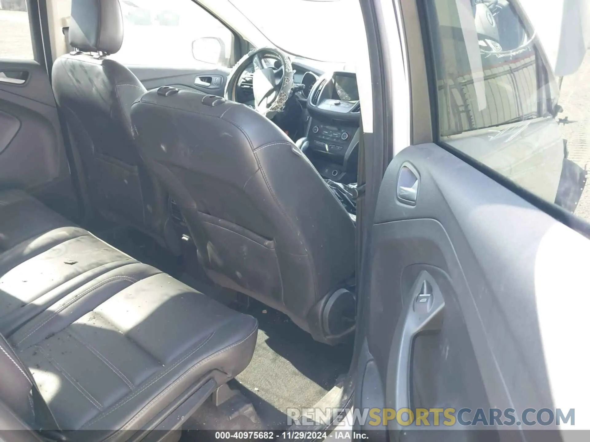 8 fotografías del automóvil dañado 1FMCU0HD3KUB94667 FORD ESCAPE 2019
