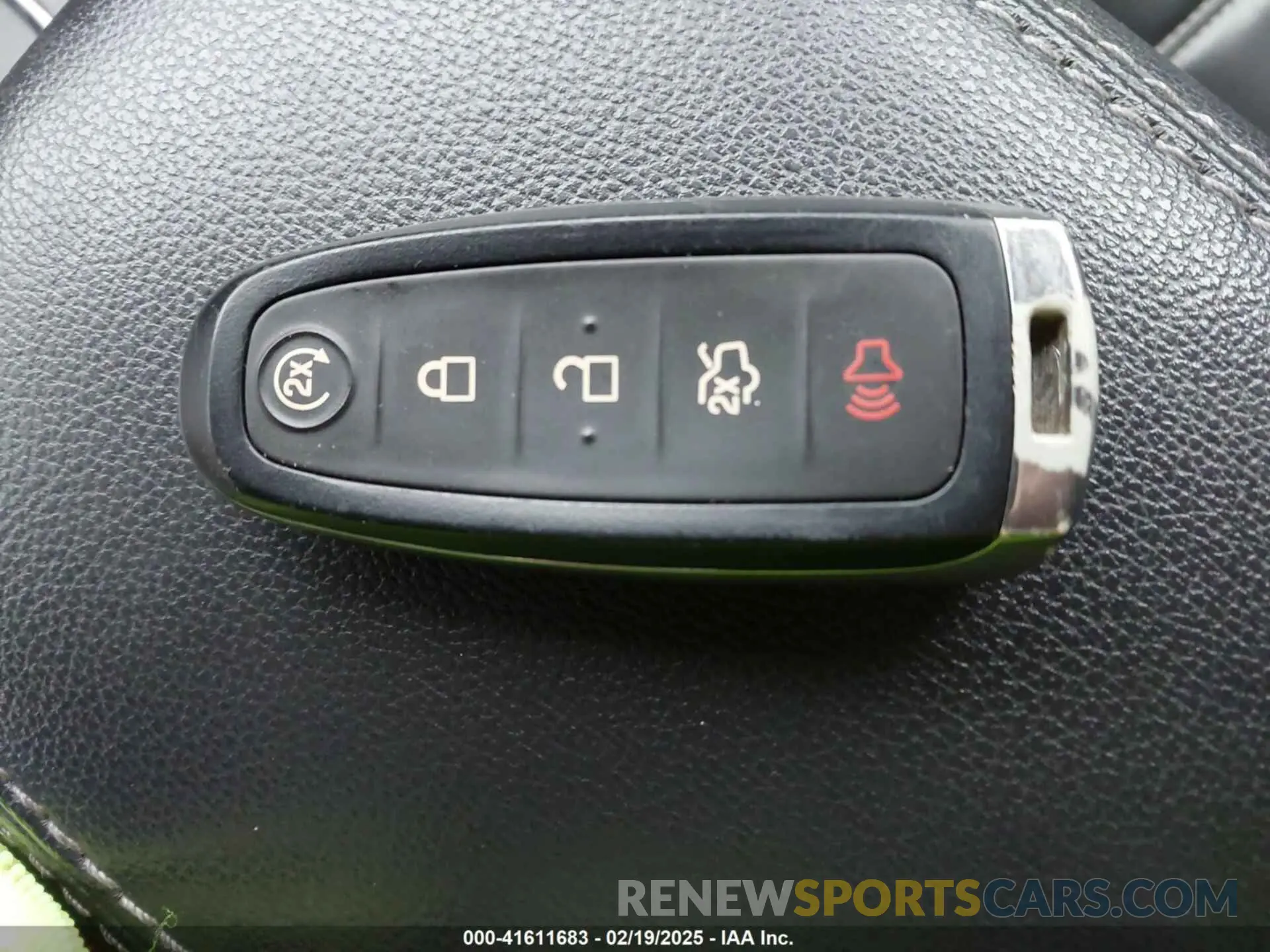 11 fotografías del automóvil dañado 1FMCU0HD4KUB93981 FORD ESCAPE 2019