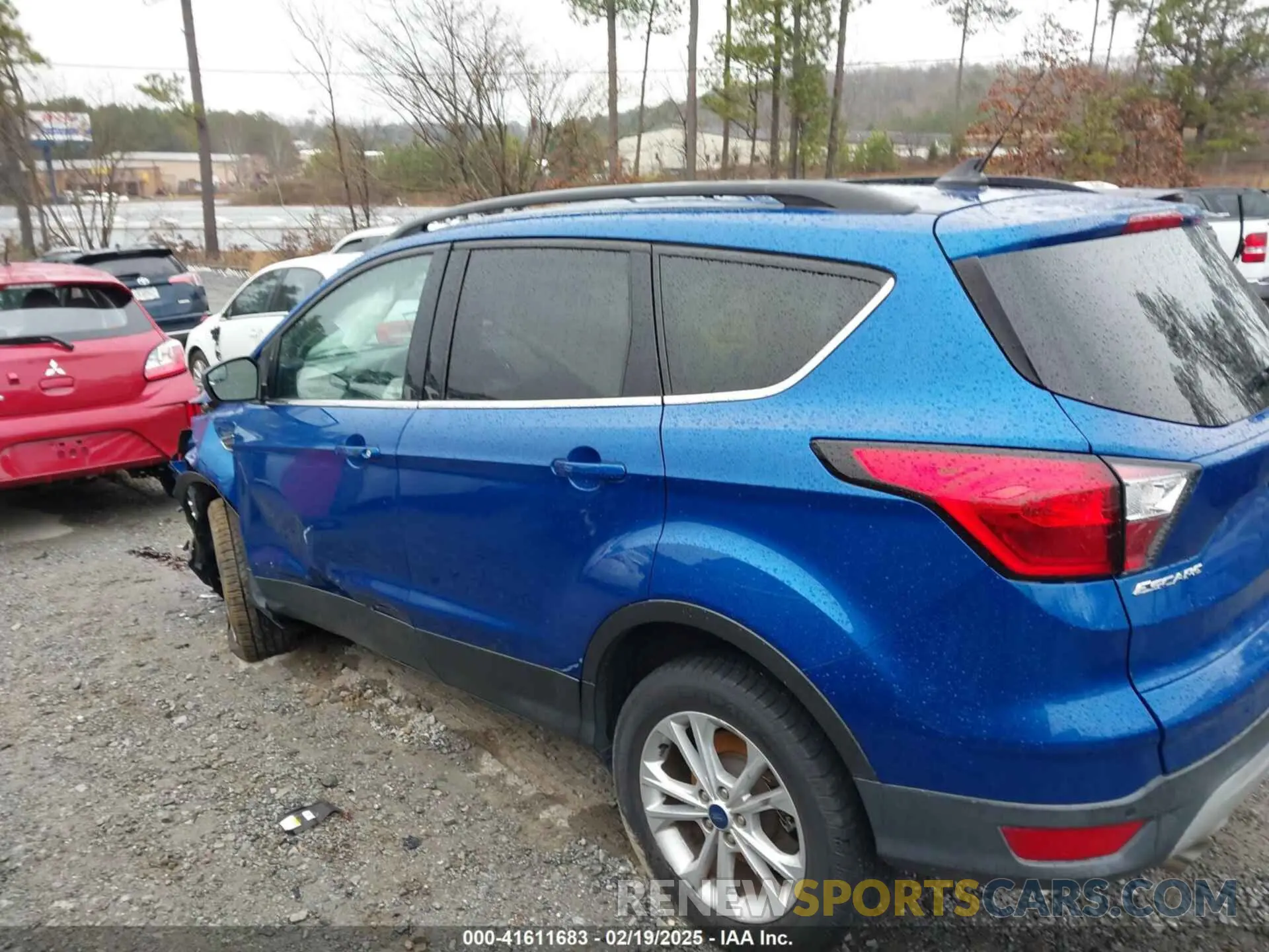 14 fotografías del automóvil dañado 1FMCU0HD4KUB93981 FORD ESCAPE 2019