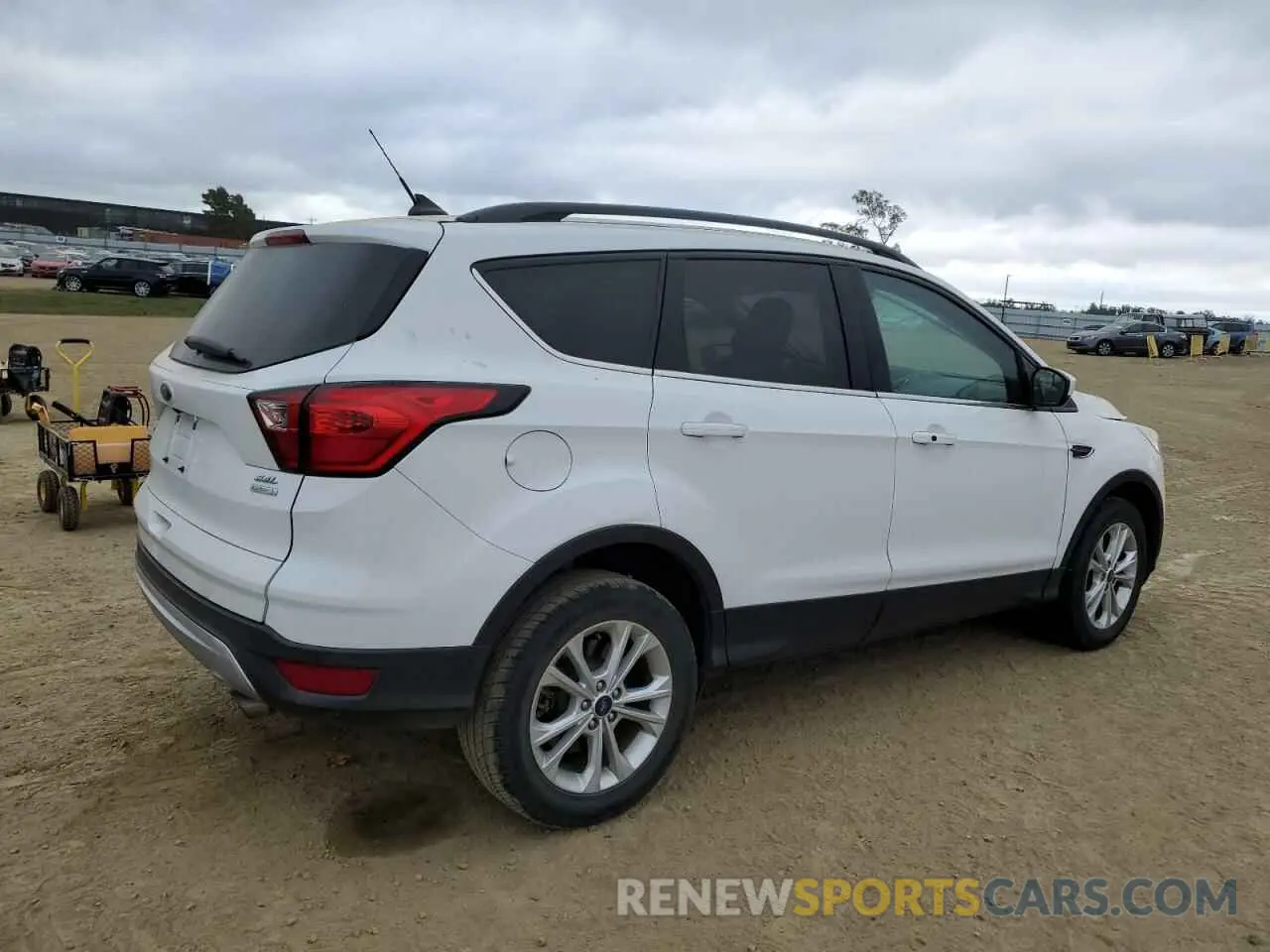 3 fotografías del automóvil dañado 1FMCU0HD4KUC31354 FORD ESCAPE 2019