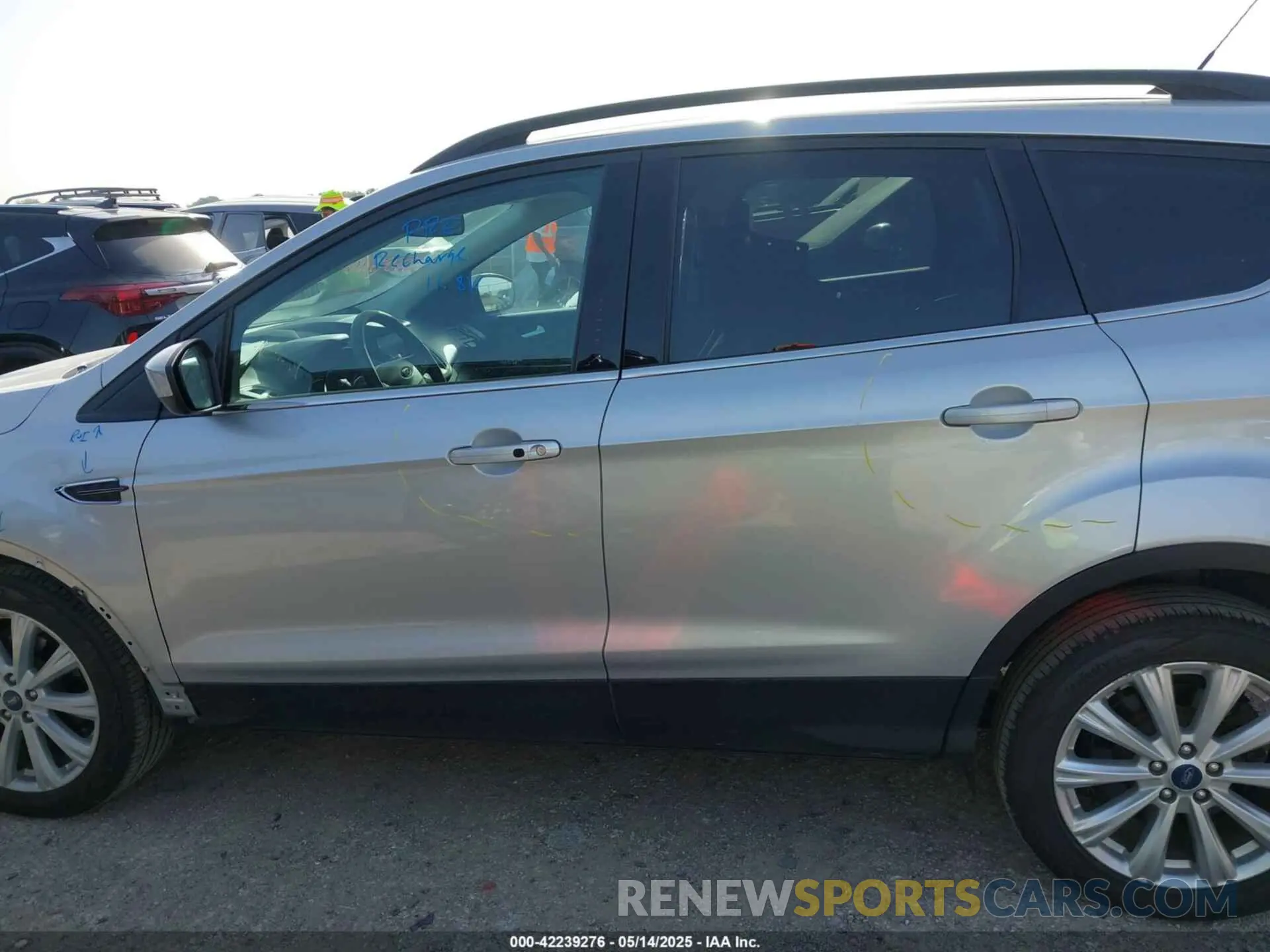 14 fotografías del automóvil dañado 1FMCU0HD5KUA99883 FORD ESCAPE 2019
