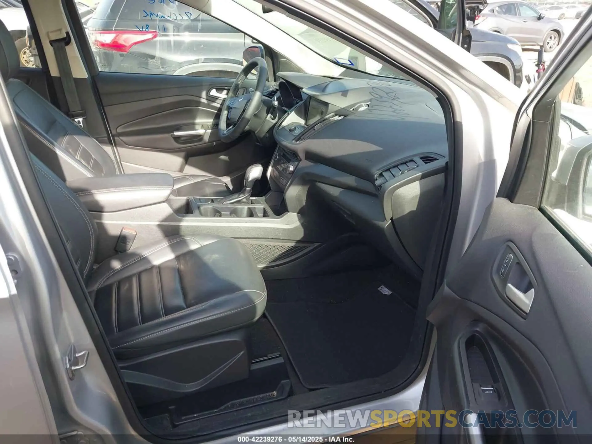 5 fotografías del automóvil dañado 1FMCU0HD5KUA99883 FORD ESCAPE 2019
