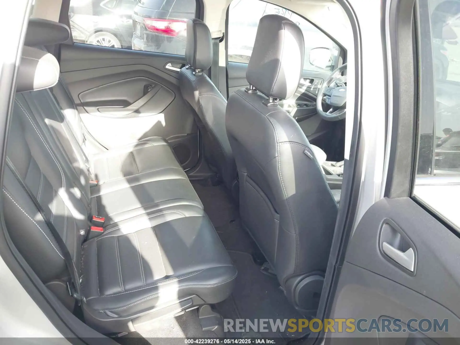 8 fotografías del automóvil dañado 1FMCU0HD5KUA99883 FORD ESCAPE 2019