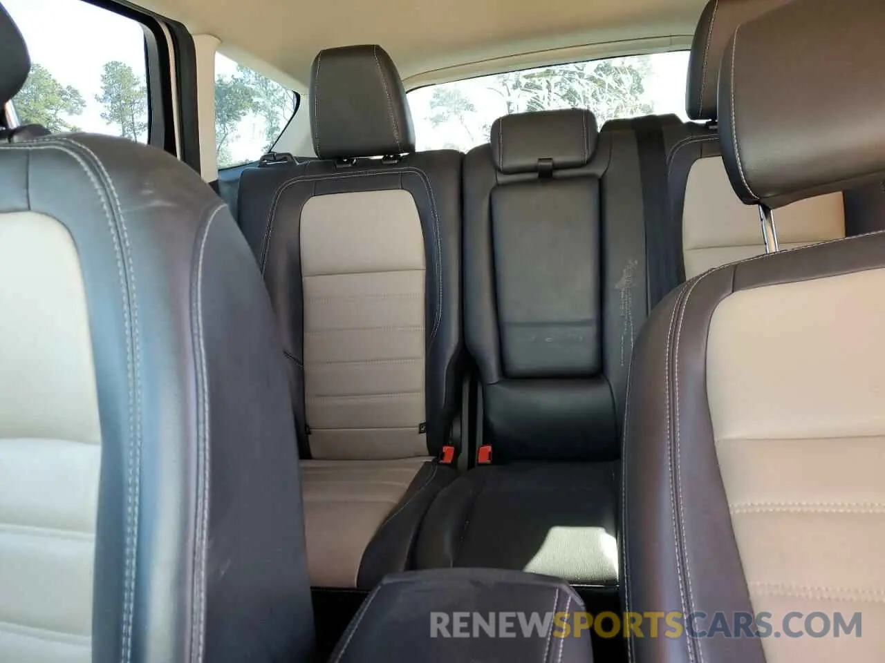 10 fotografías del automóvil dañado 1FMCU0HD5KUB45261 FORD ESCAPE 2019