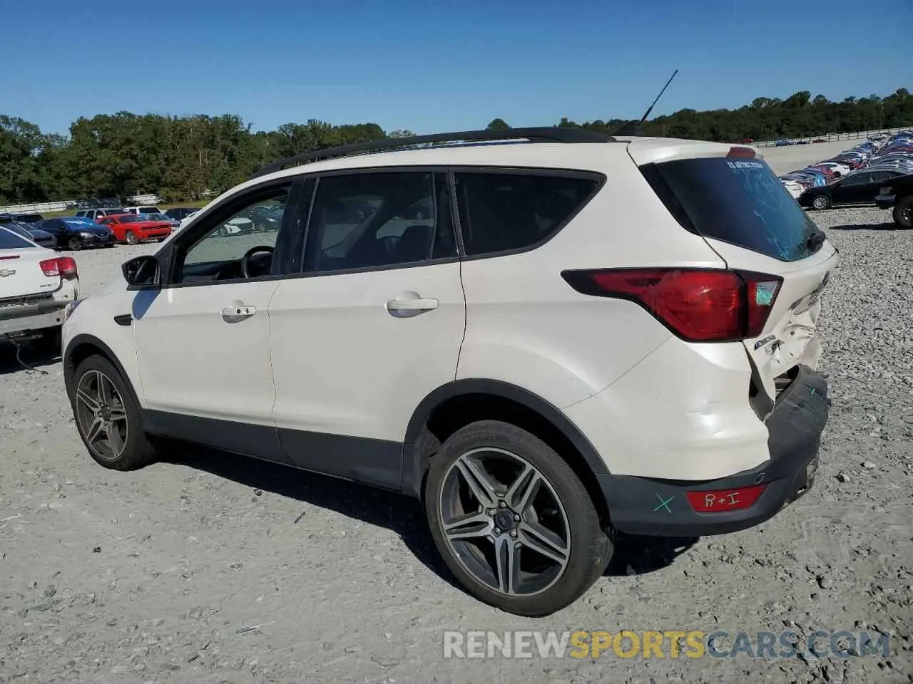 2 fotografías del automóvil dañado 1FMCU0HD5KUB45261 FORD ESCAPE 2019
