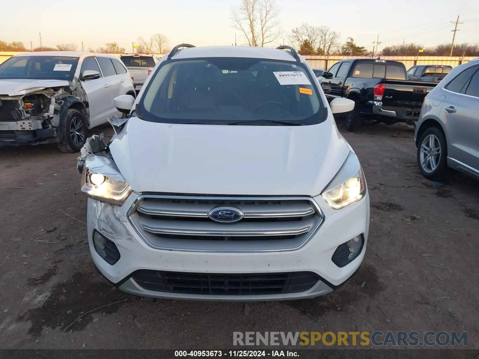 12 fotografías del automóvil dañado 1FMCU0HD6KUB01222 FORD ESCAPE 2019