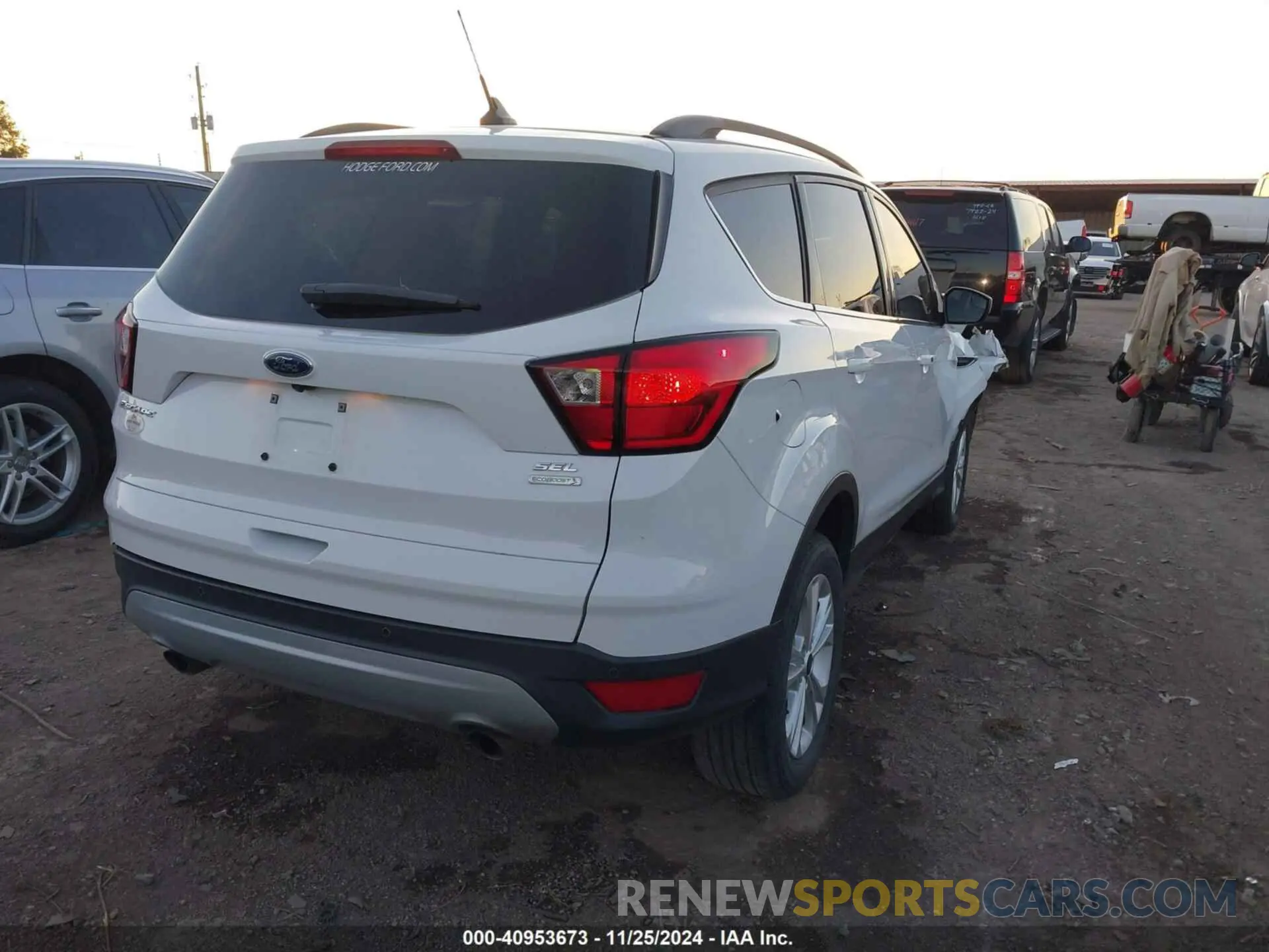 4 fotografías del automóvil dañado 1FMCU0HD6KUB01222 FORD ESCAPE 2019