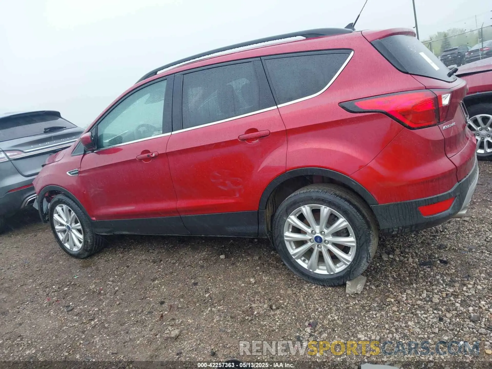 15 fotografías del automóvil dañado 1FMCU0HD6KUB23141 FORD ESCAPE 2019