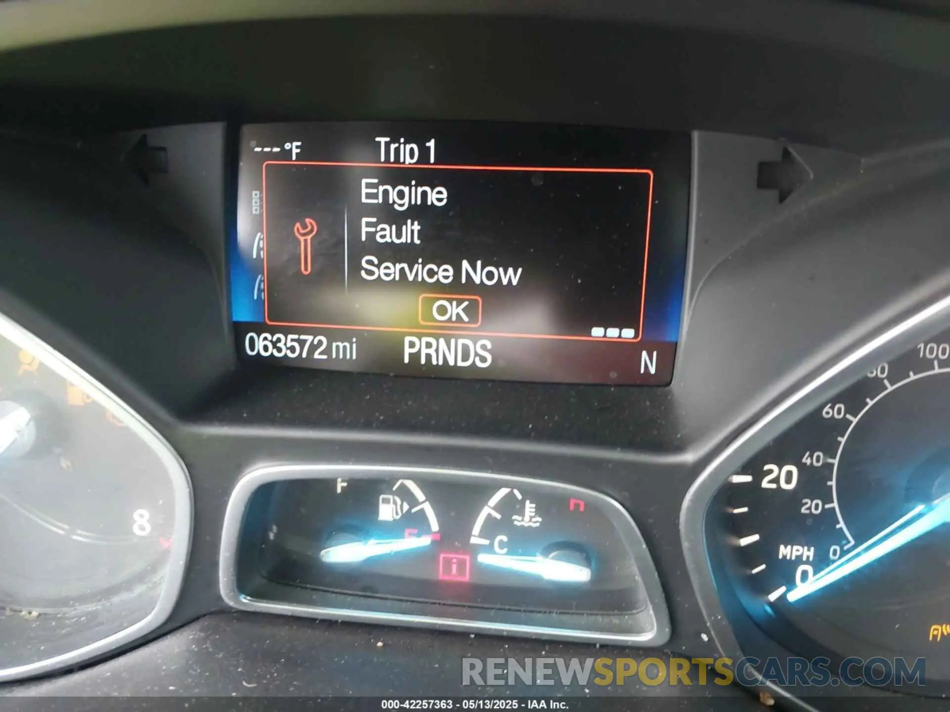16 fotografías del automóvil dañado 1FMCU0HD6KUB23141 FORD ESCAPE 2019