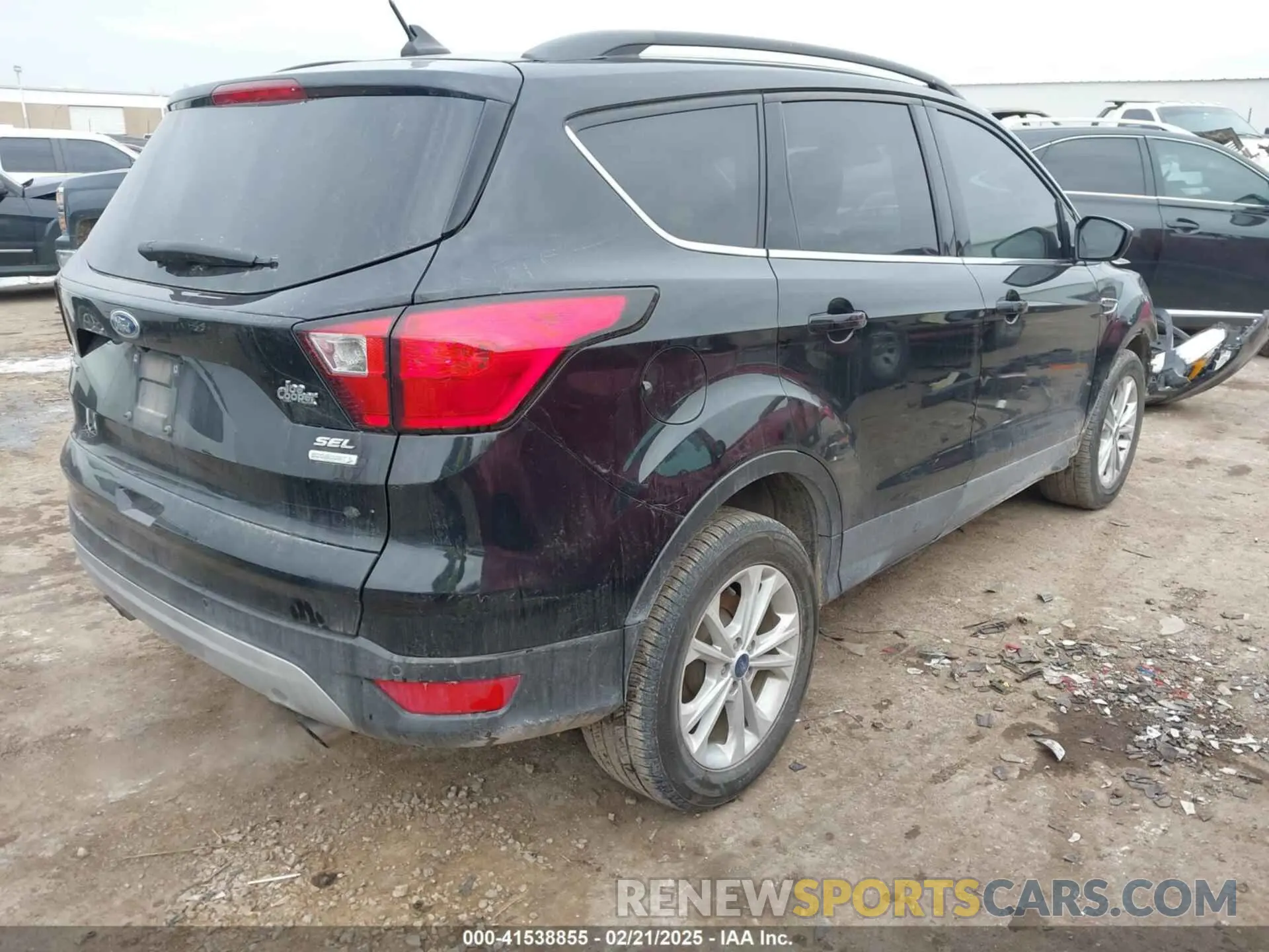 4 fotografías del automóvil dañado 1FMCU0HD7KUB00659 FORD ESCAPE 2019