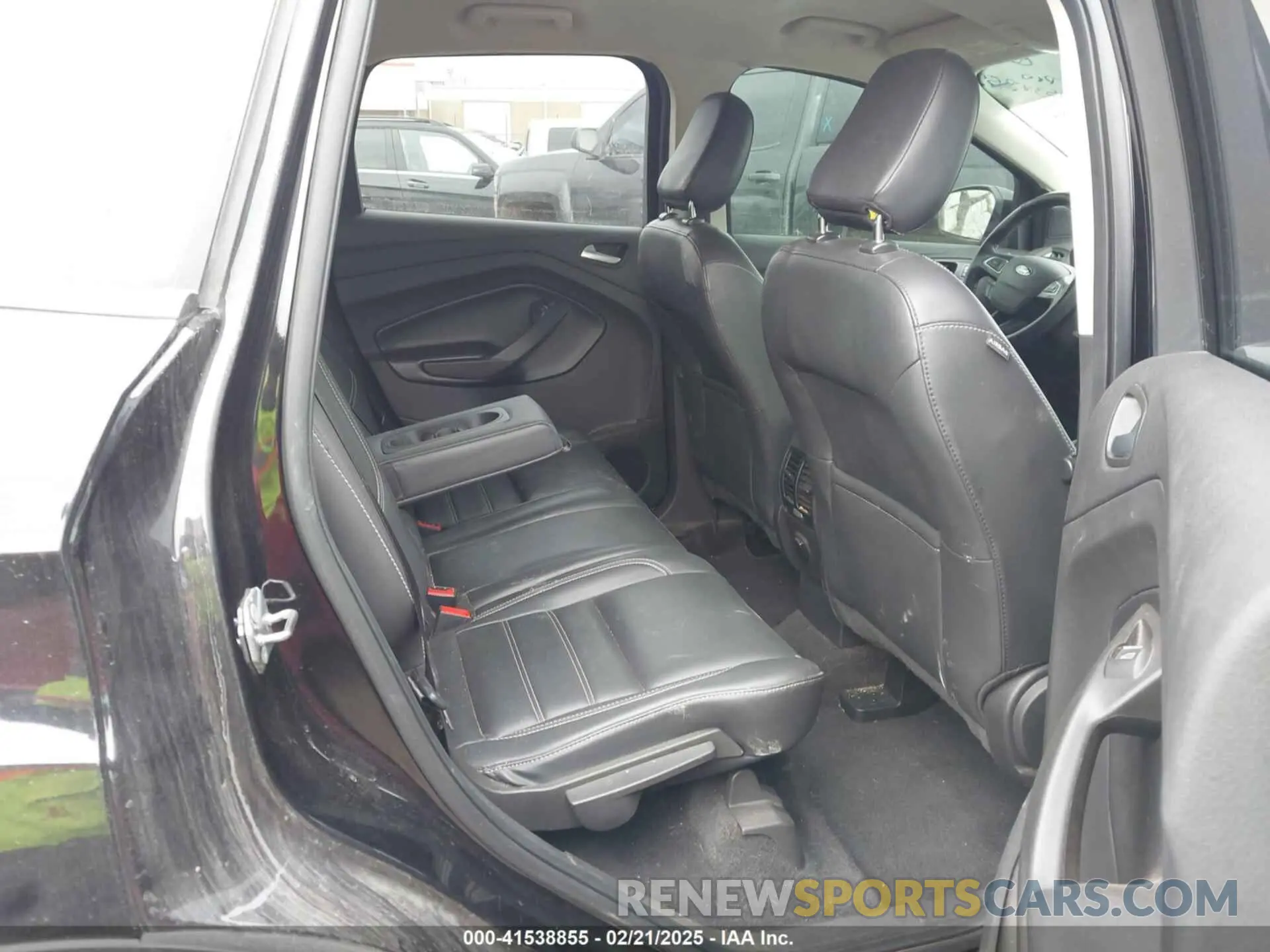 8 fotografías del automóvil dañado 1FMCU0HD7KUB00659 FORD ESCAPE 2019
