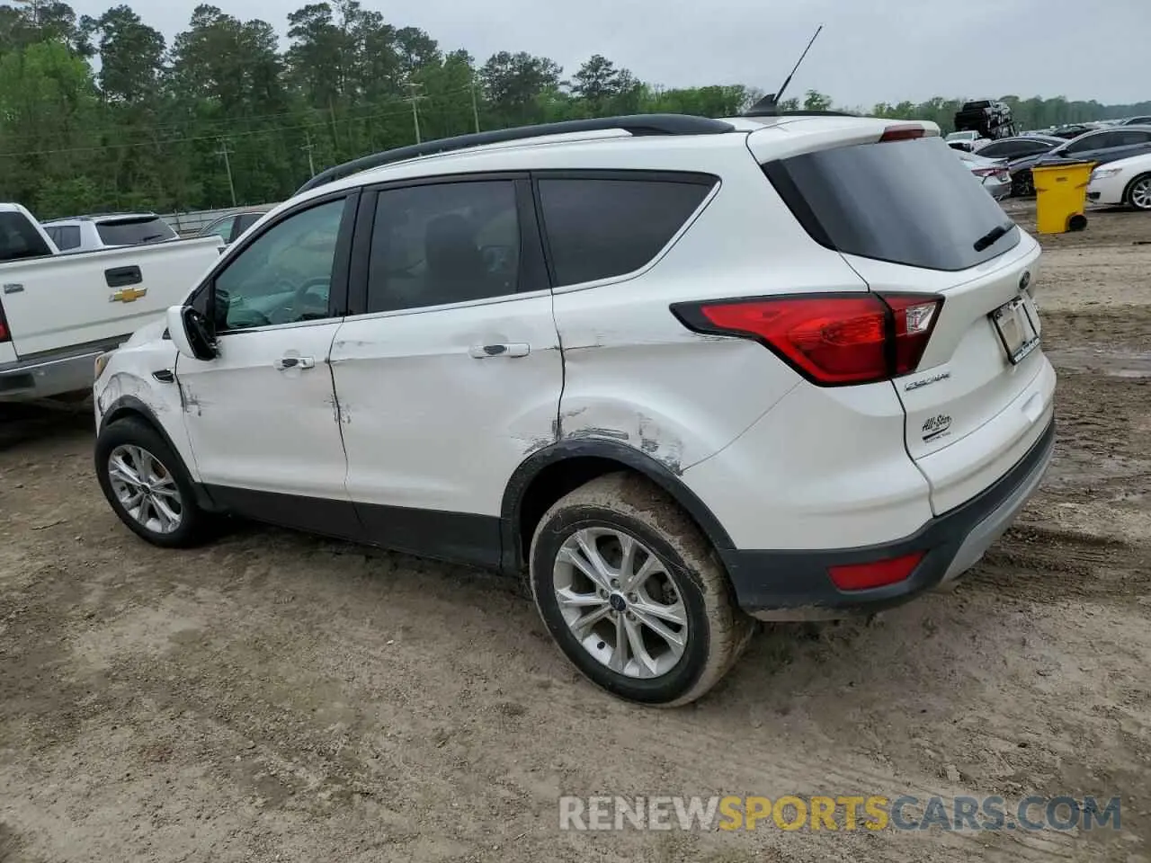 2 fotografías del automóvil dañado 1FMCU0HD7KUB01438 FORD ESCAPE 2019