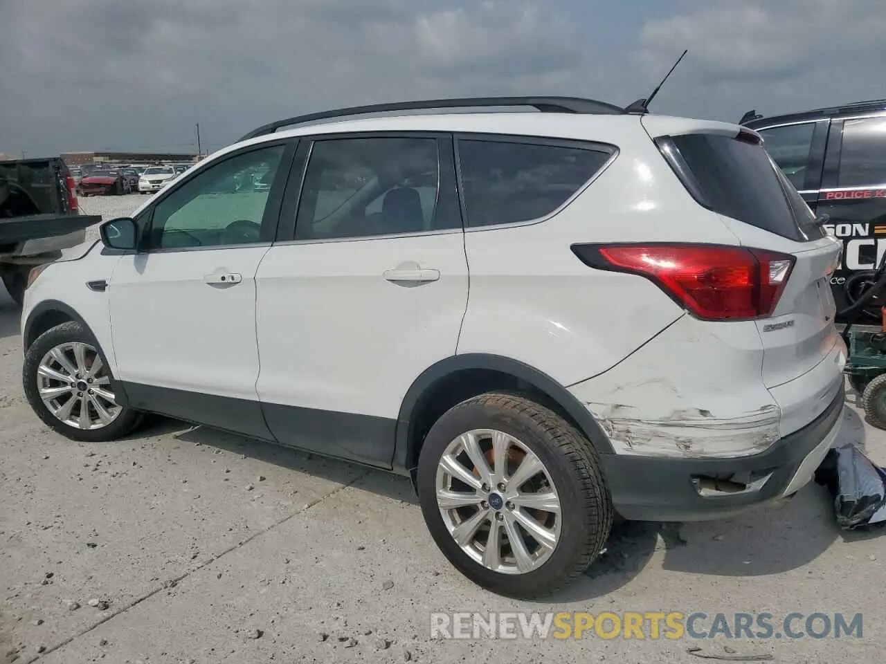 2 fotografías del automóvil dañado 1FMCU0HD8KUC25623 FORD ESCAPE 2019
